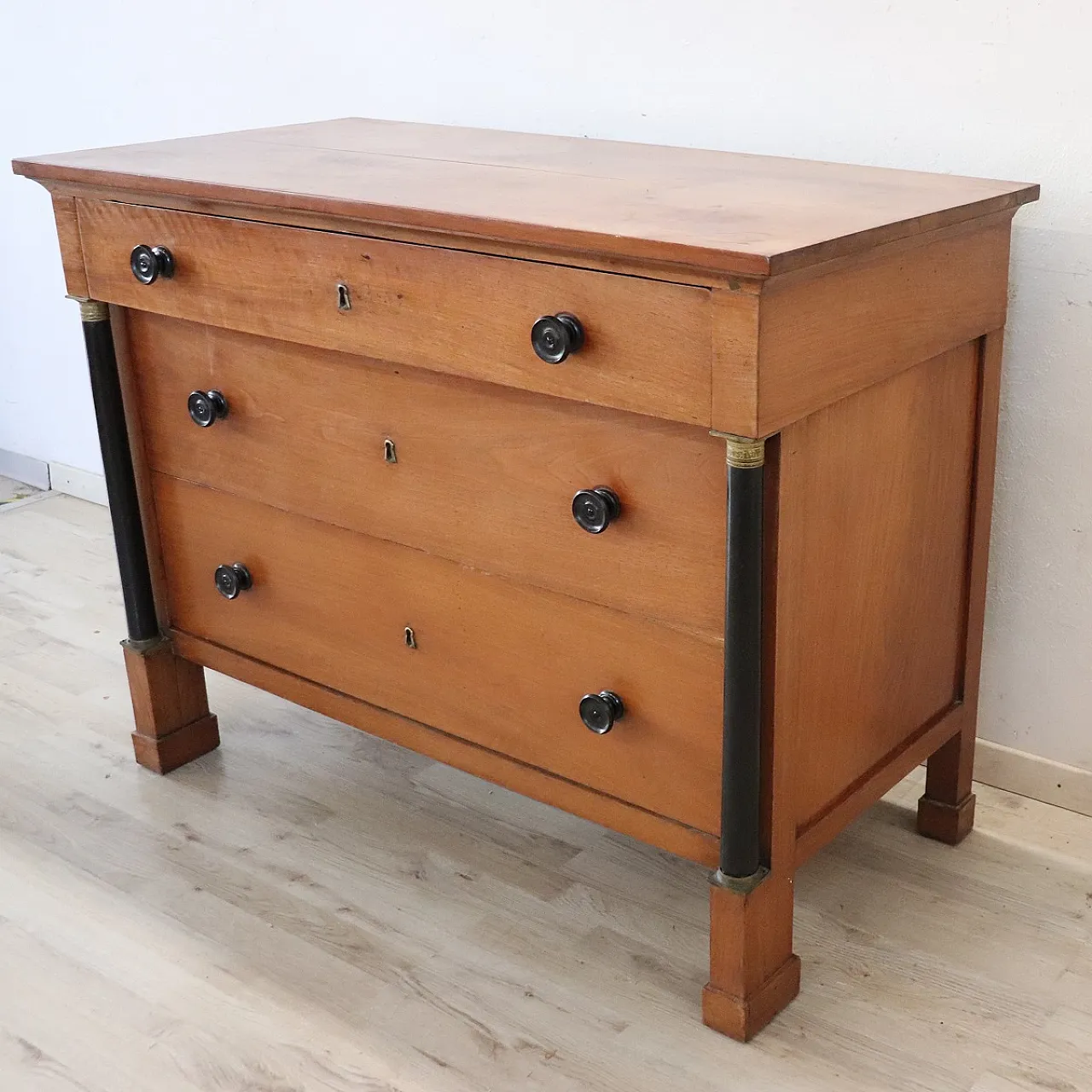 Chest of drawers in solid walnut, early 19th century 3