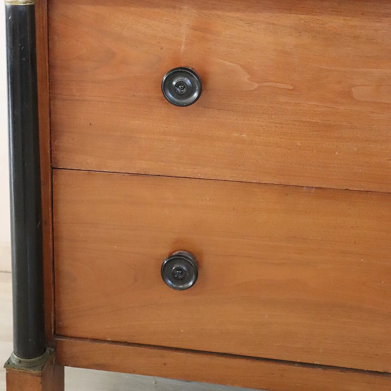 Chest of drawers in solid walnut, early 19th century 5
