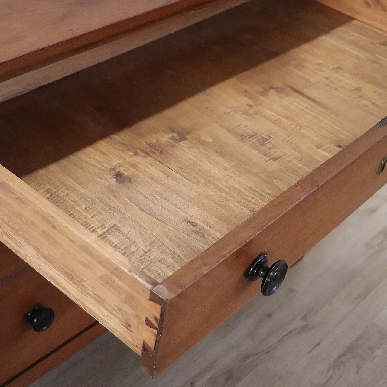 Chest of drawers in solid walnut, early 19th century 9