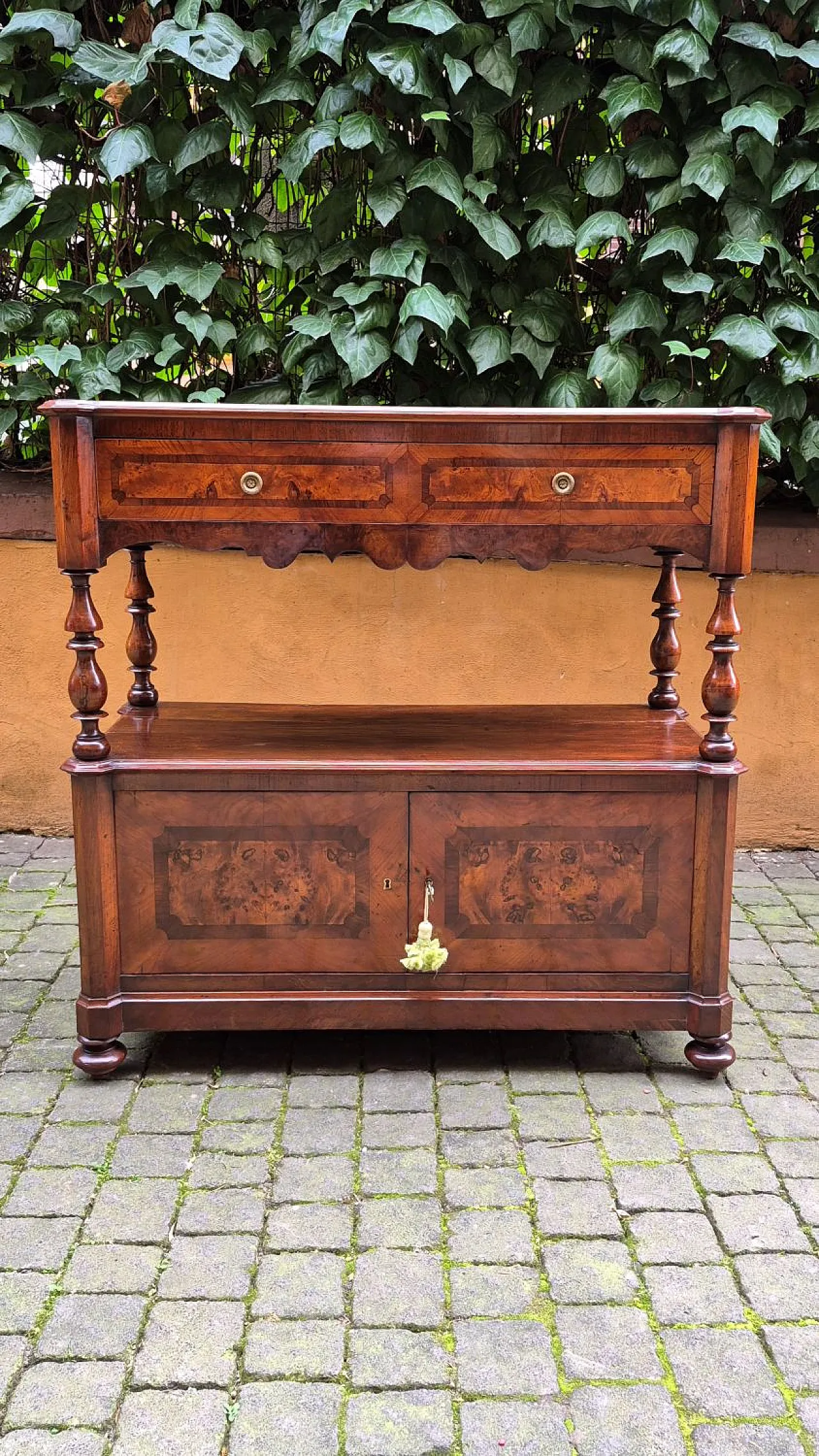 Credenza romagnola in noce lastronata e filettata, ‘800 1