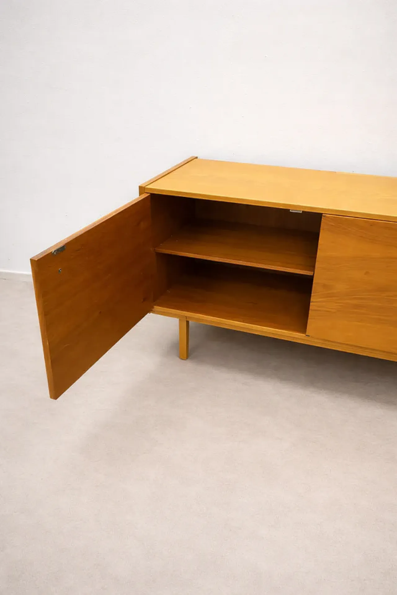 Credenza moderna in impiallacciatura di legno caldo, fine '900 5
