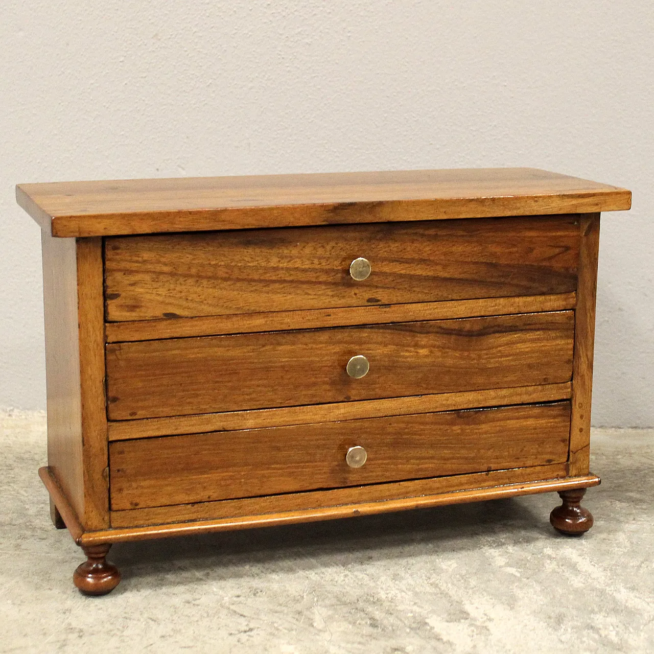 Miniature model of Italian walnut chest of drawers, 19th century 1