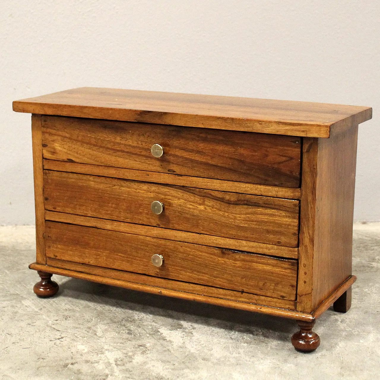Miniature model of Italian walnut chest of drawers, 19th century 2