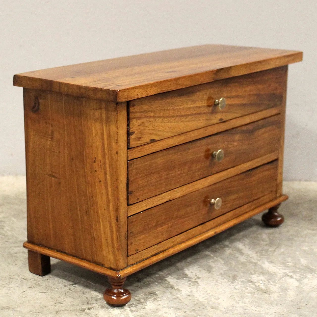 Miniature model of Italian walnut chest of drawers, 19th century 3