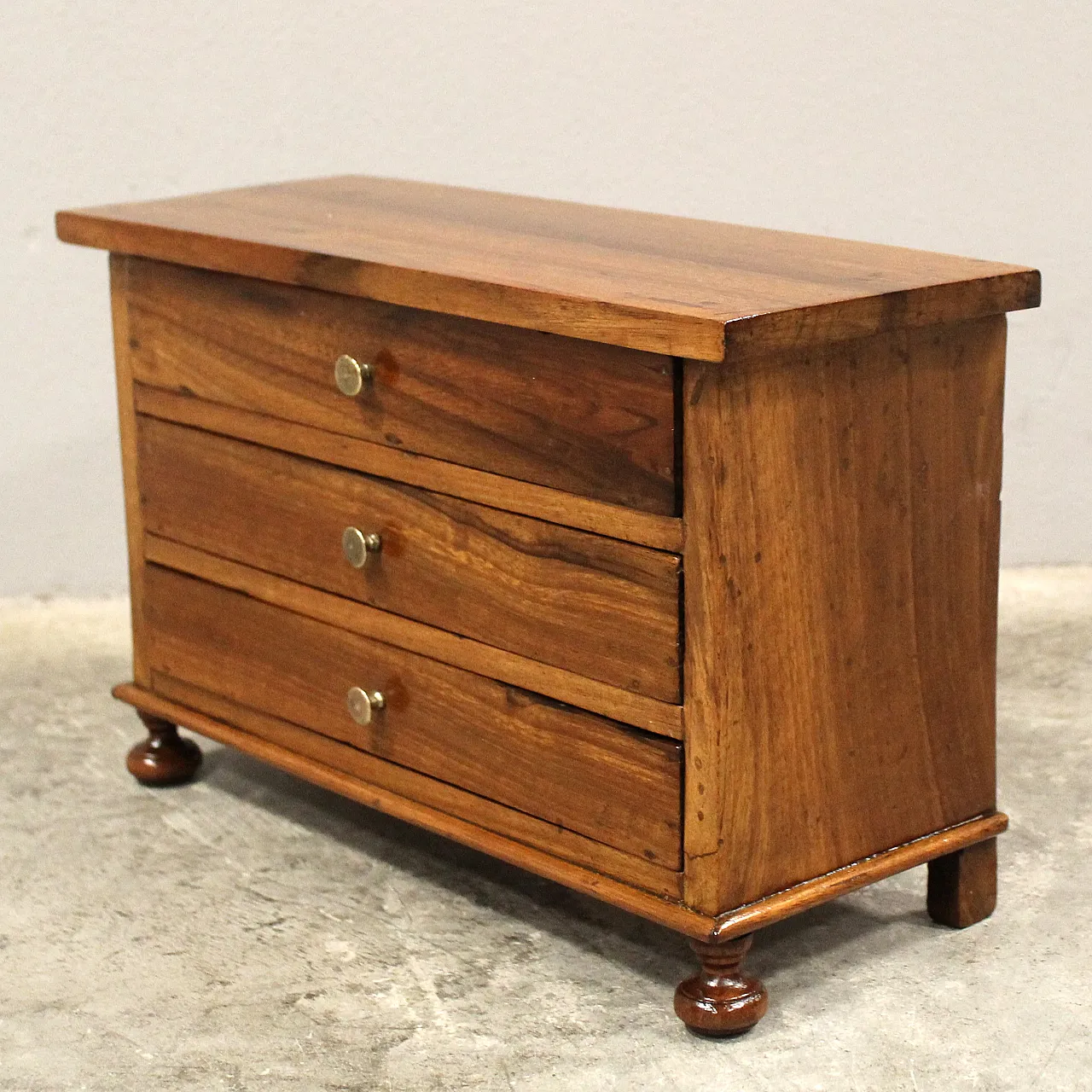 Miniature model of Italian walnut chest of drawers, 19th century 4