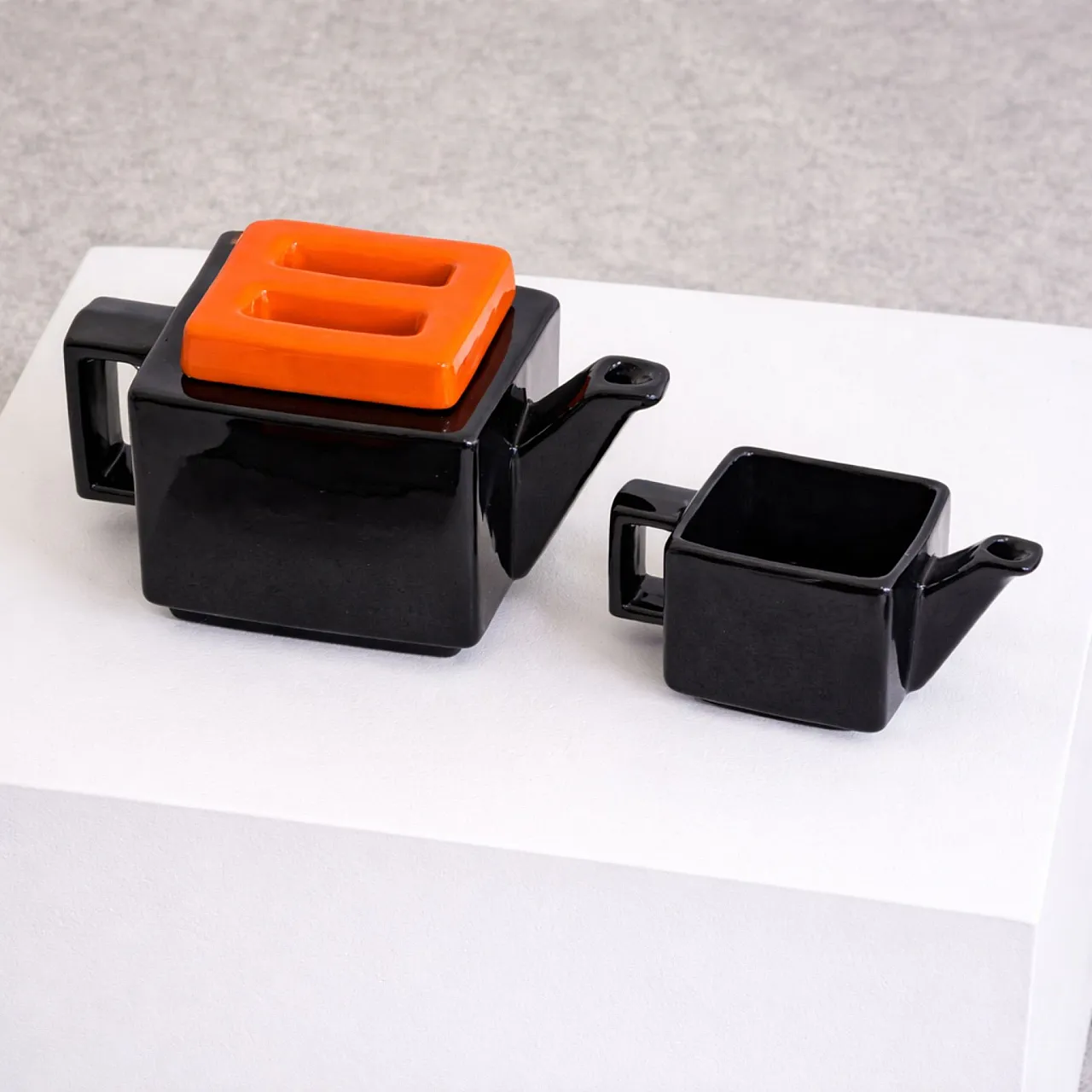 Tea set in red and black glazed ceramic, Sottsass style, 1970s 5