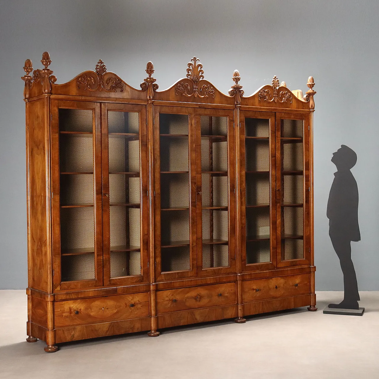 Walnut and glass bookcase, mid-19th century 3