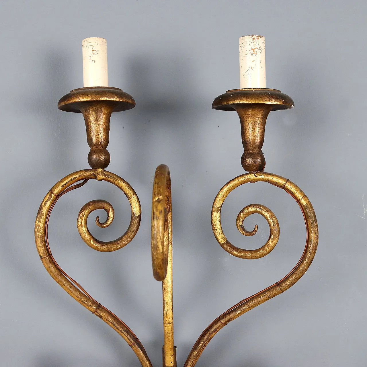 Coppia di applique da parete in ferro e legno dorati, '900 3