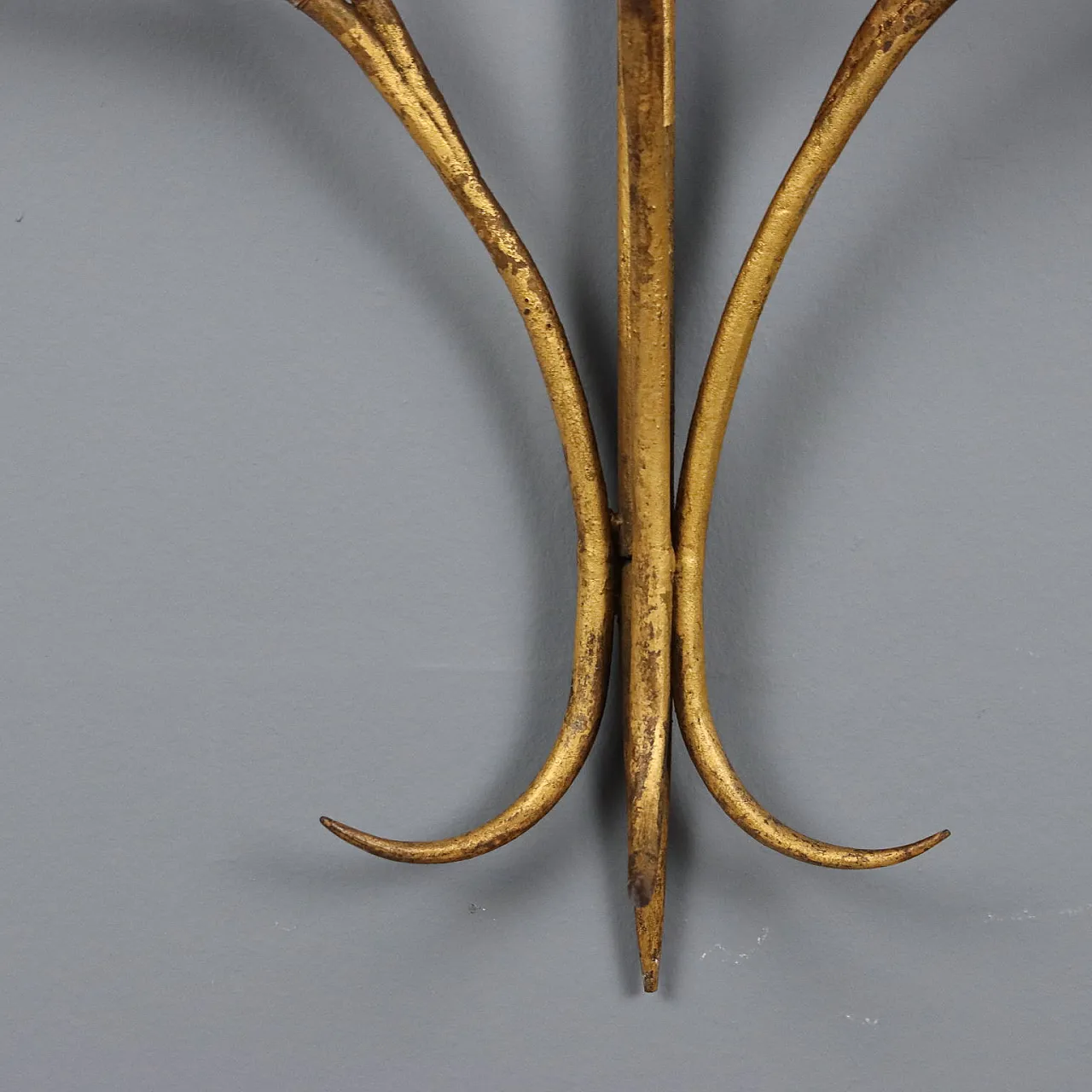 Coppia di applique da parete in ferro e legno dorati, '900 6