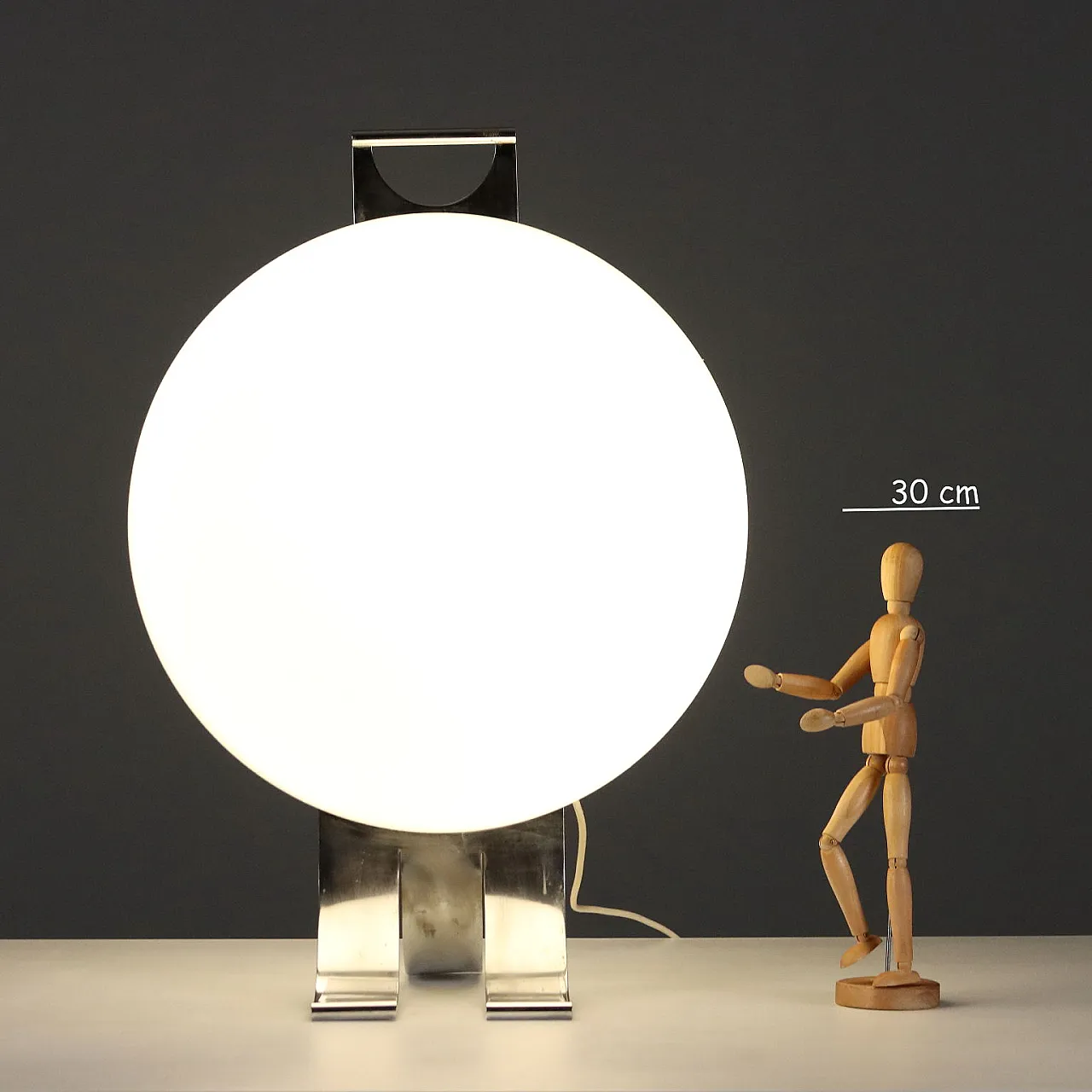 Lampada con struttura in metallo cromato e metacrilato, '900 2