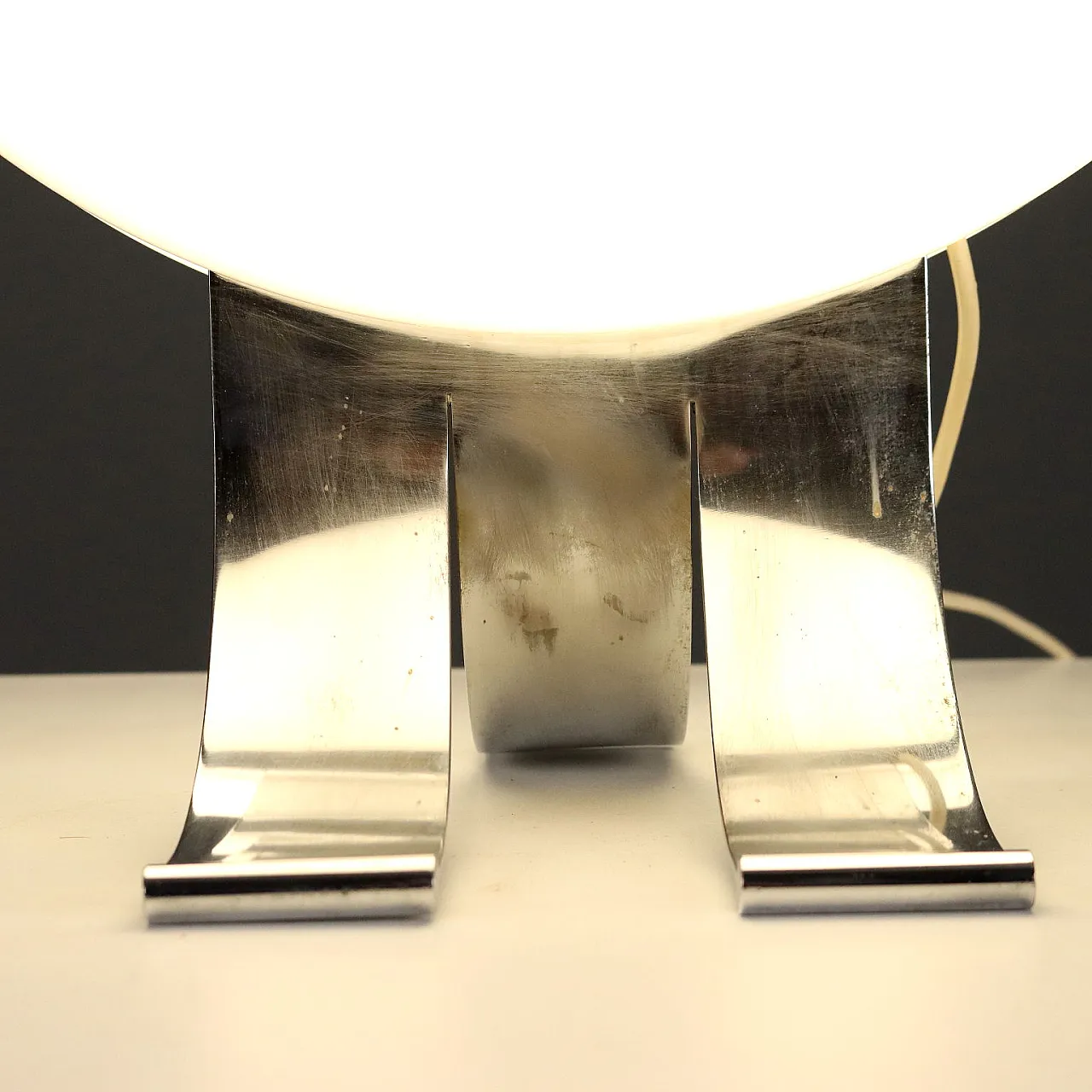 Lampada con struttura in metallo cromato e metacrilato, '900 4