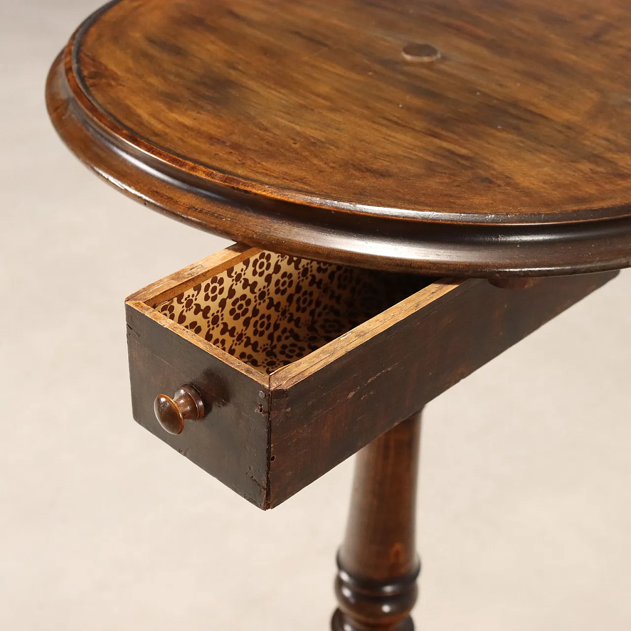 Tavolino in faggio tinto noce, primo '900 3