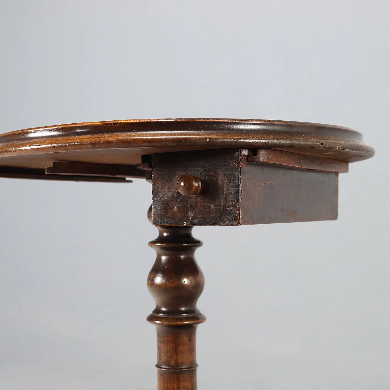 Tavolino in faggio tinto noce, primo '900 4