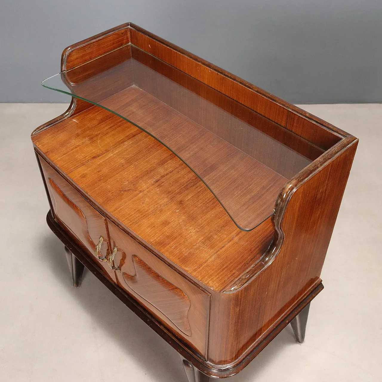 Coppia di comodini in legno esotico, ottone vetro, '900 9