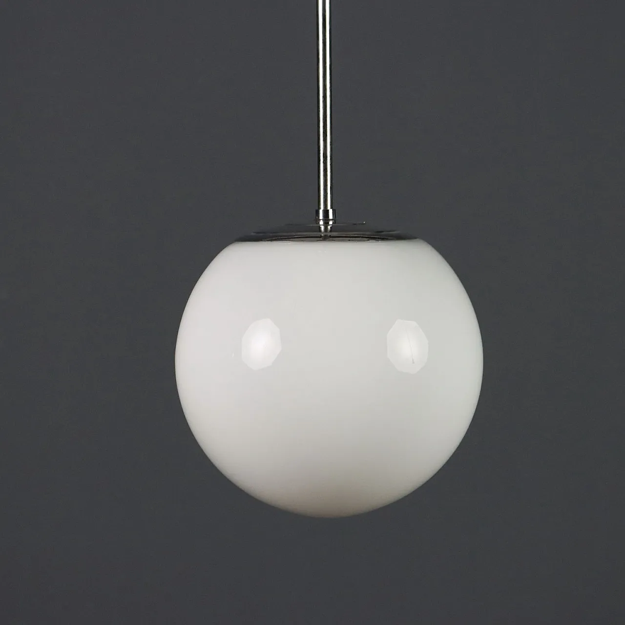 Coppia di lampadari struttura in metallo e diffusore in vetro, '900 6