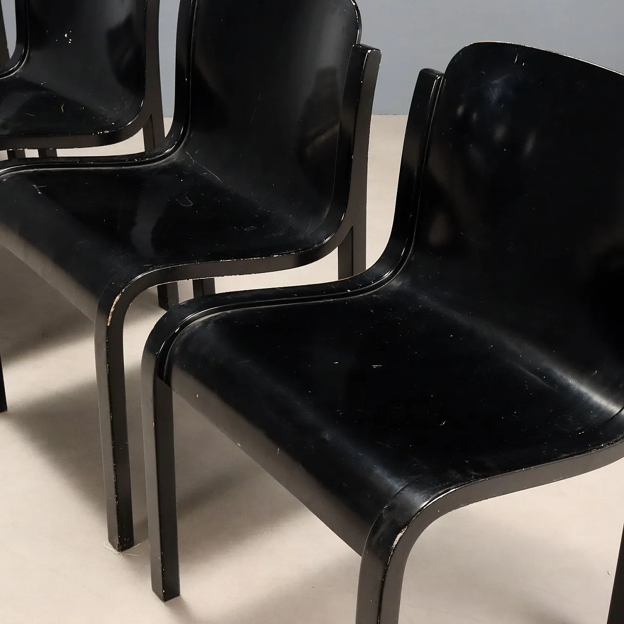 6 lacquered wooden chairs, 20th century 4