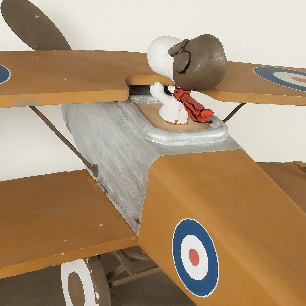 Modellino di aereo con Snoopy aviatore, anni '60 7