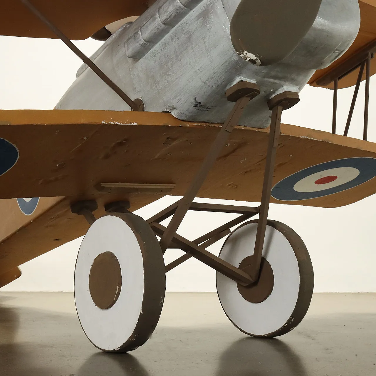 Modellino di aereo con Snoopy aviatore, anni '60 10