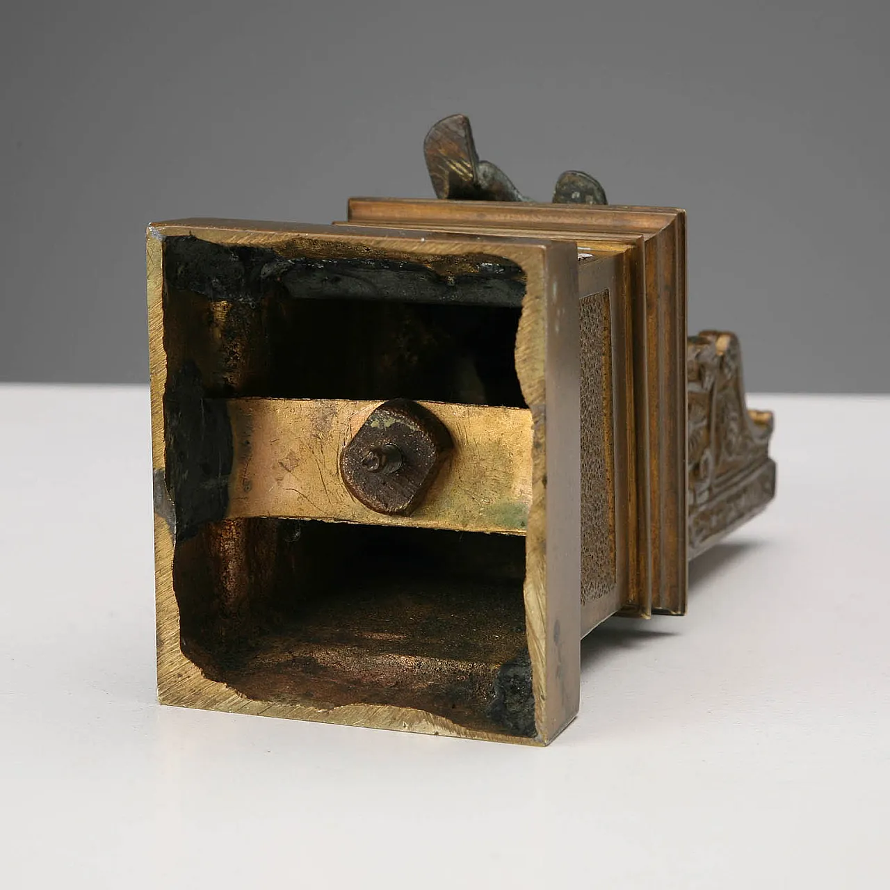 Scultura in bronzo raffigurante San Pietro in Trono, '800 9