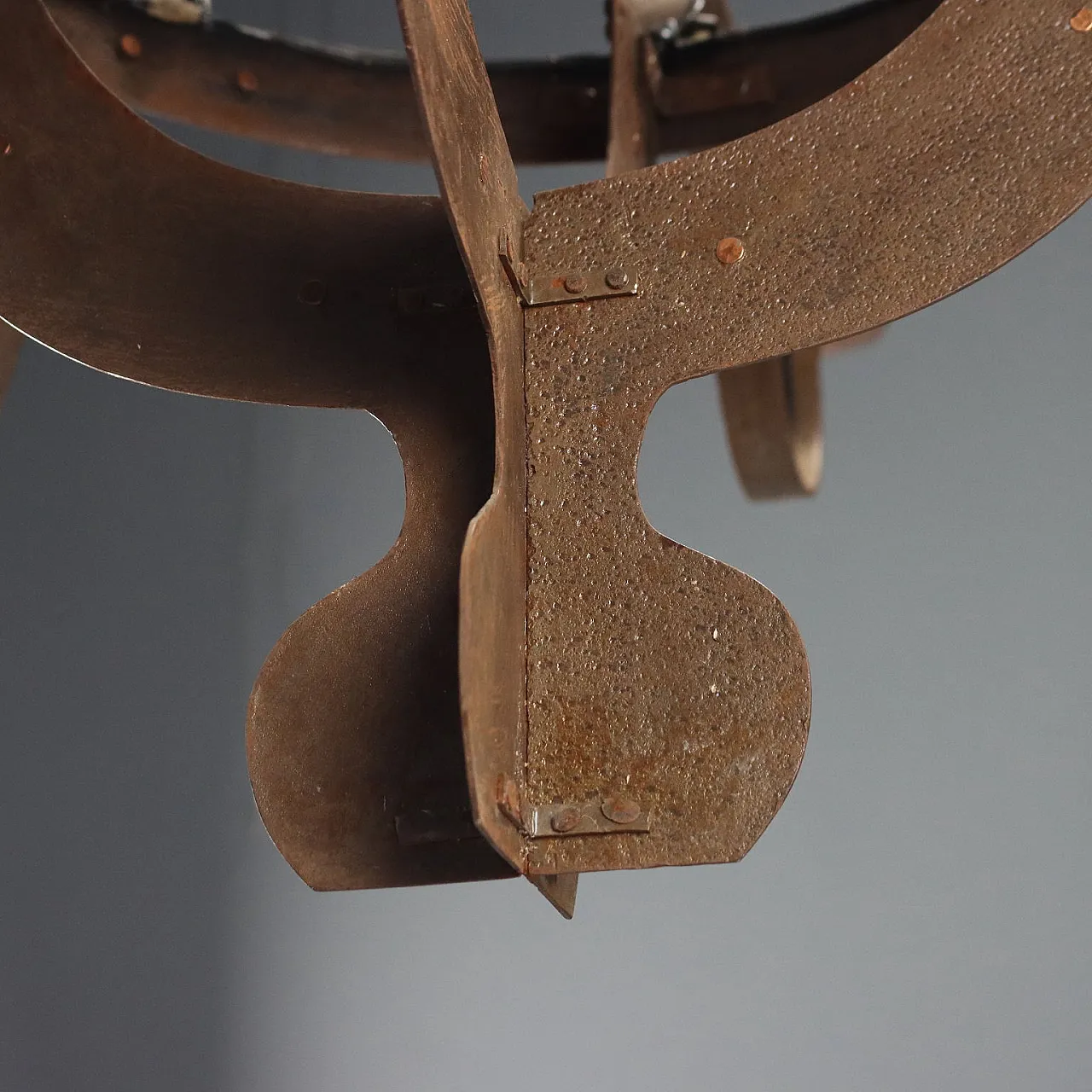 Lampadario in ferro battuto, rame e lamiera, inizi '900 6