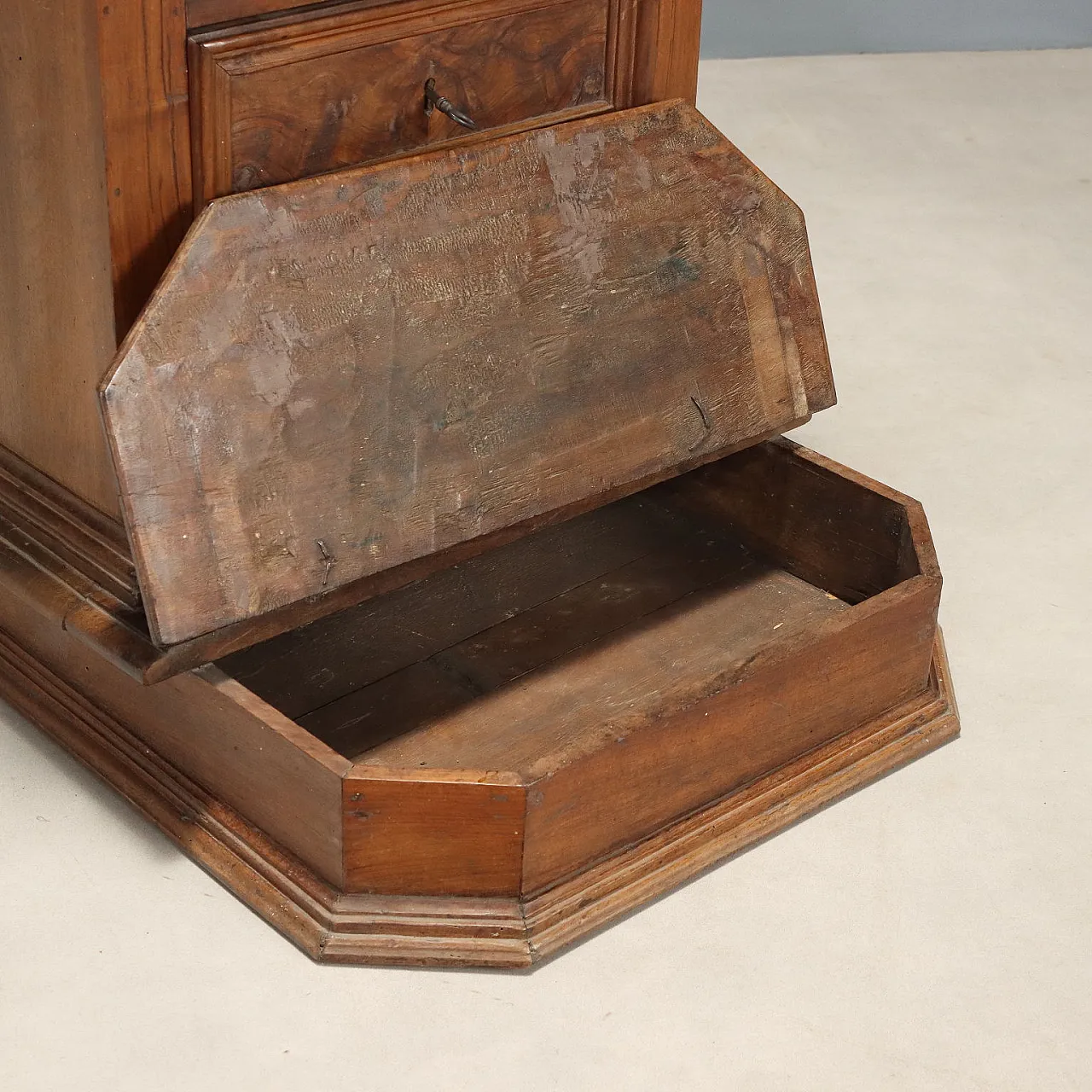 Inginocchiatoio barocco in noce, primo '700 6