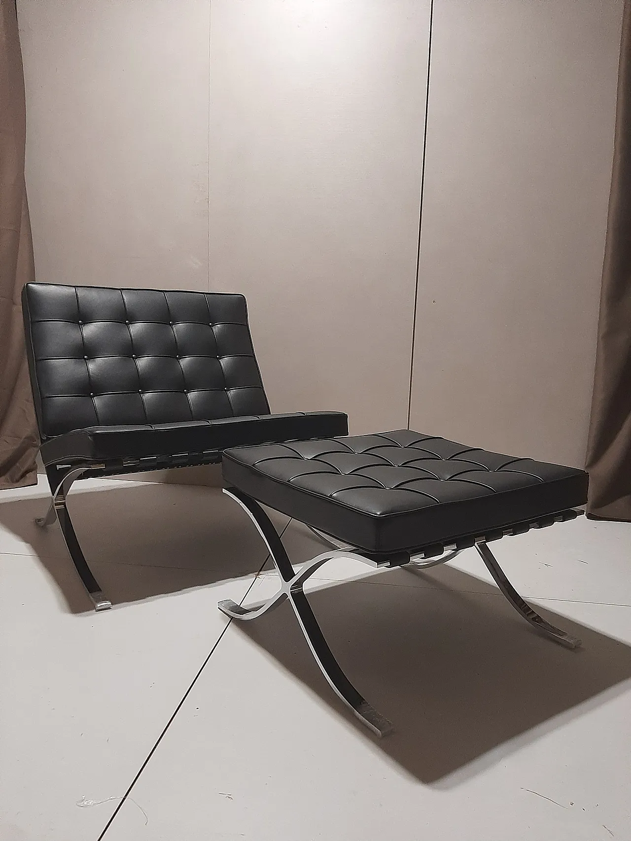 Barcellona Relax armchair by Knoll in black Venezia leather, 2000s 7