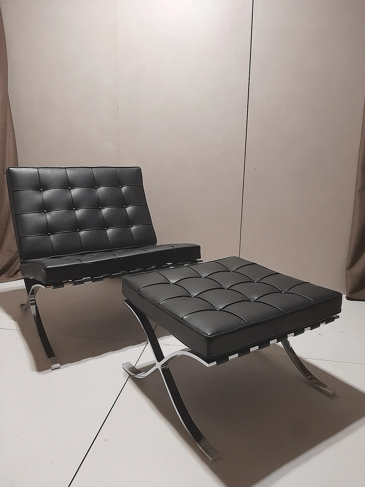 Barcellona Relax armchair by Knoll in black Venezia leather, 2000s 8