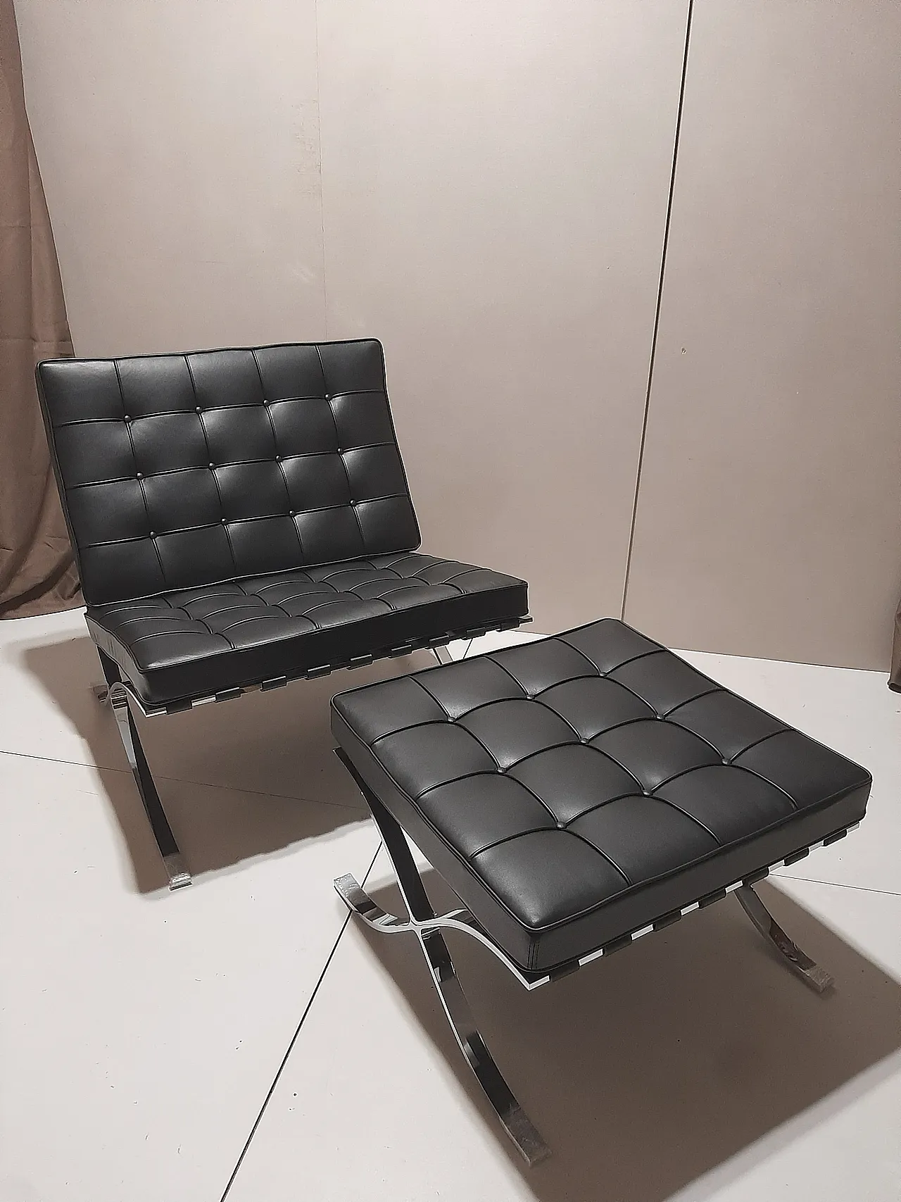 Barcellona Relax armchair by Knoll in black Venezia leather, 2000s 9