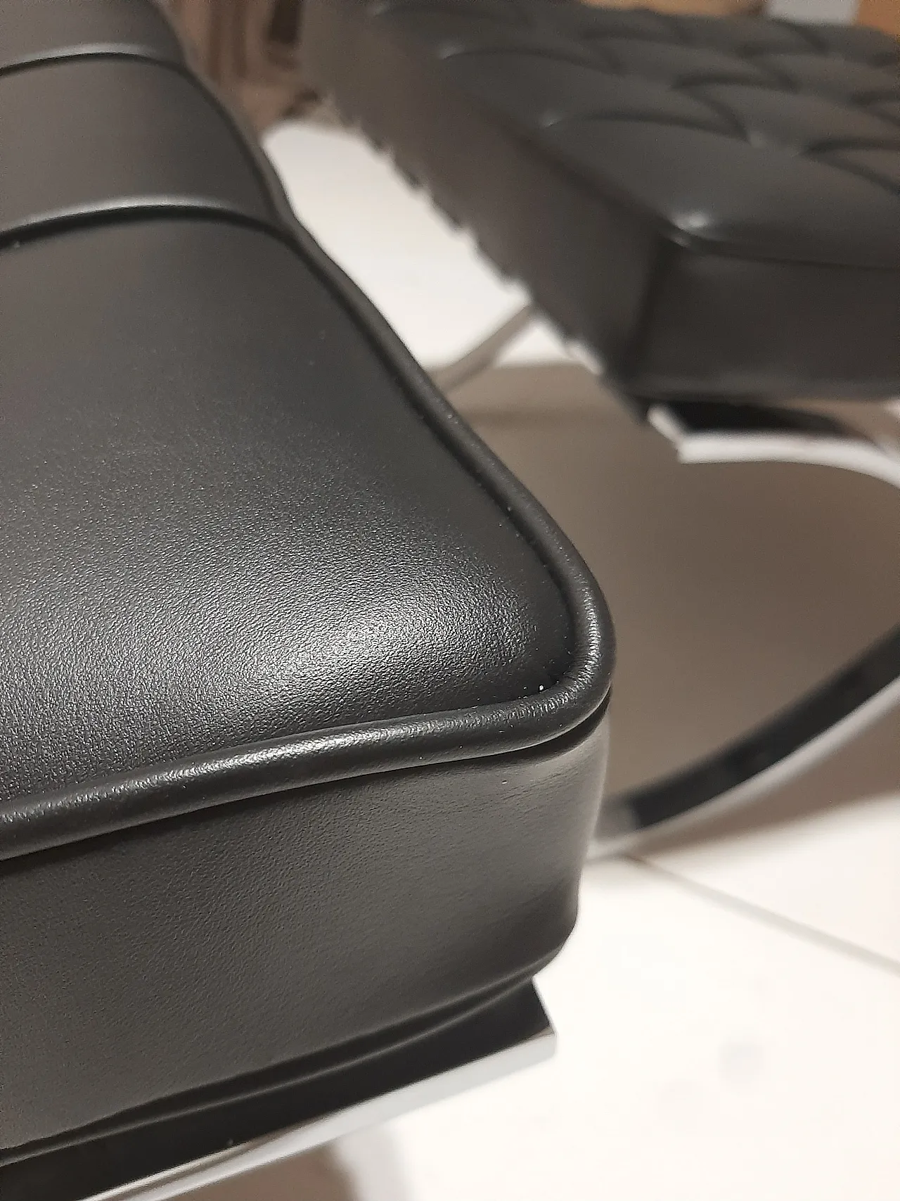 Barcellona Relax armchair by Knoll in black Venezia leather, 2000s 20