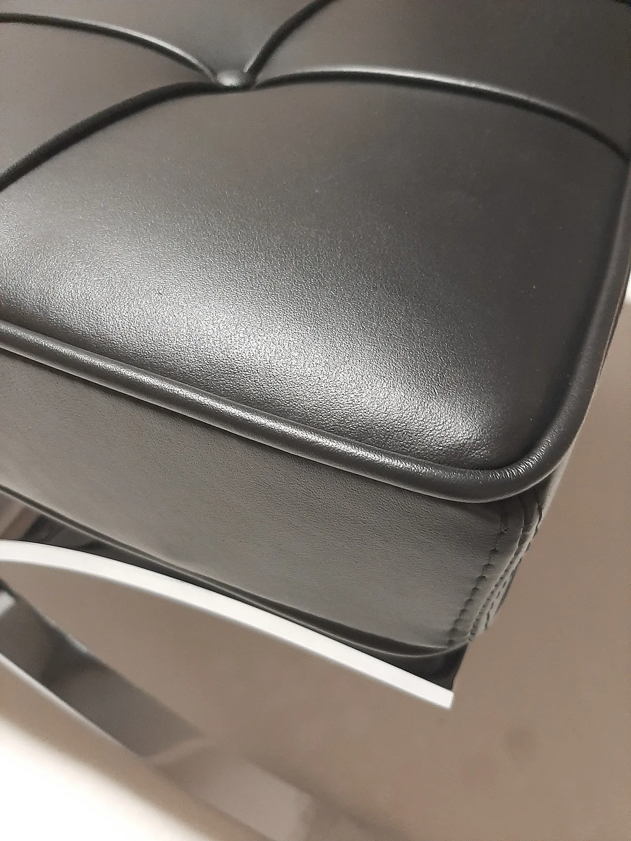 Barcellona Relax armchair by Knoll in black Venezia leather, 2000s 24