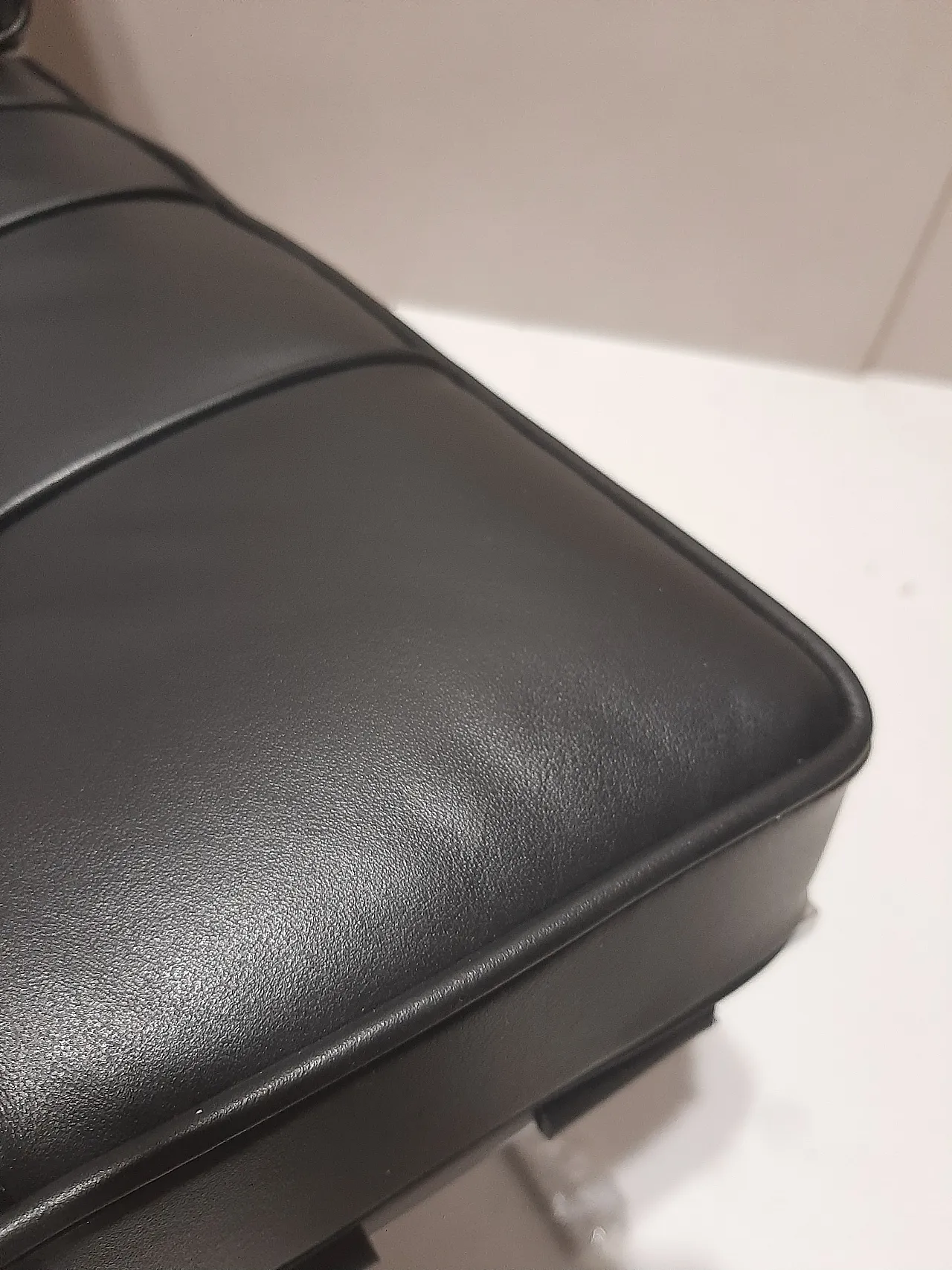 Barcellona Relax armchair by Knoll in black Venezia leather, 2000s 25