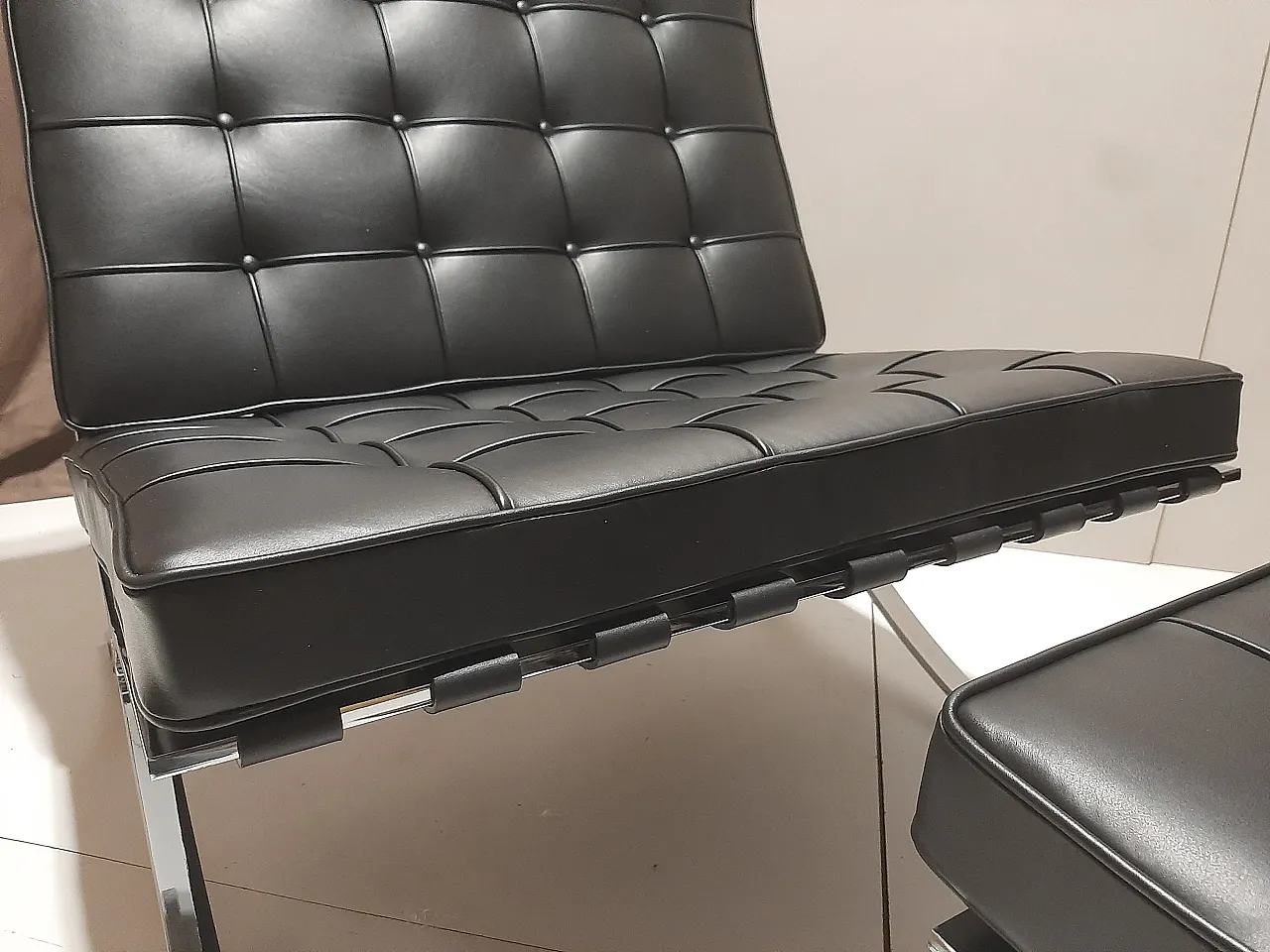 Barcellona Relax armchair by Knoll in black Venezia leather, 2000s 41