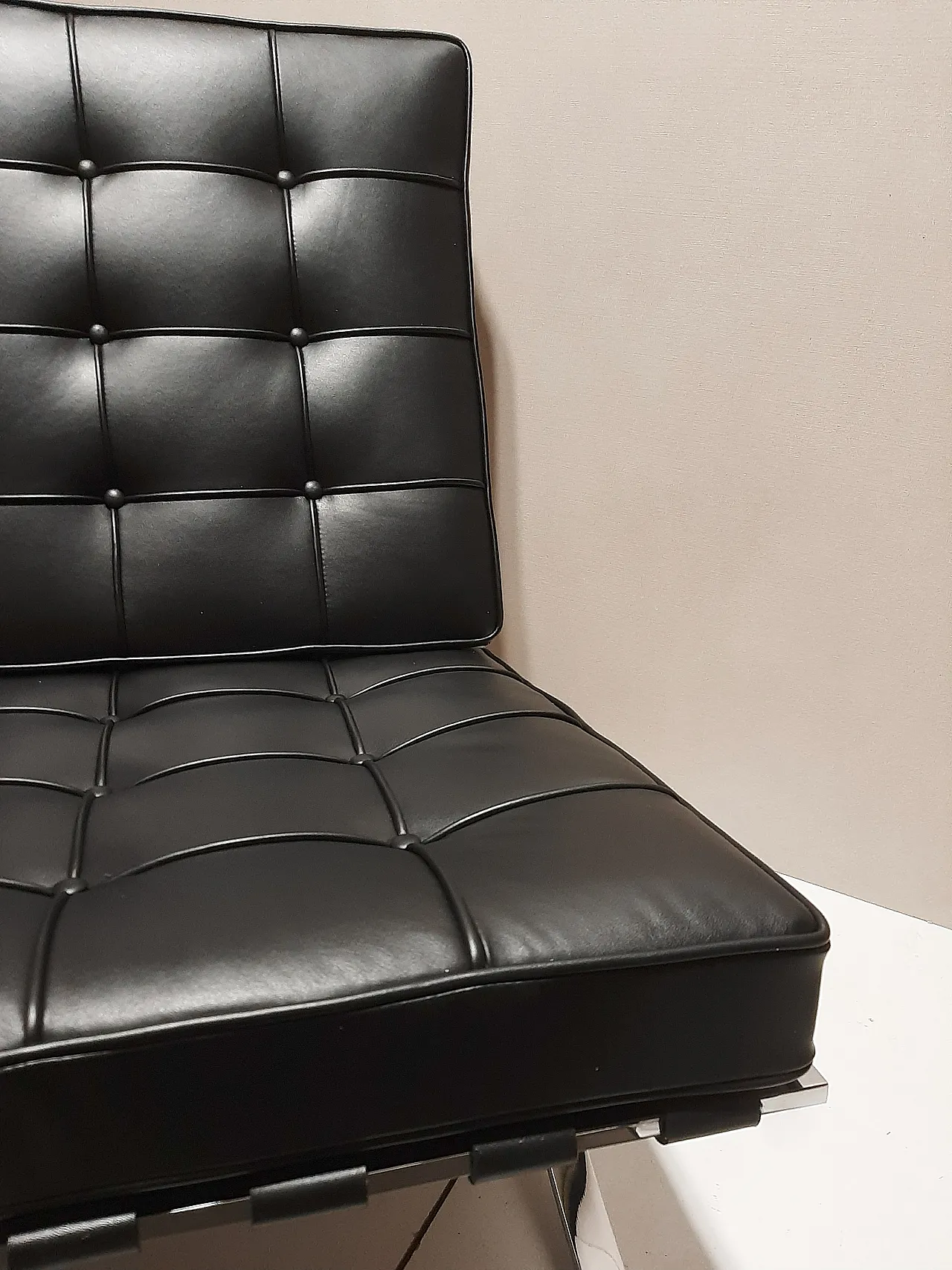 Barcellona Relax armchair by Knoll in black Venezia leather, 2000s 44