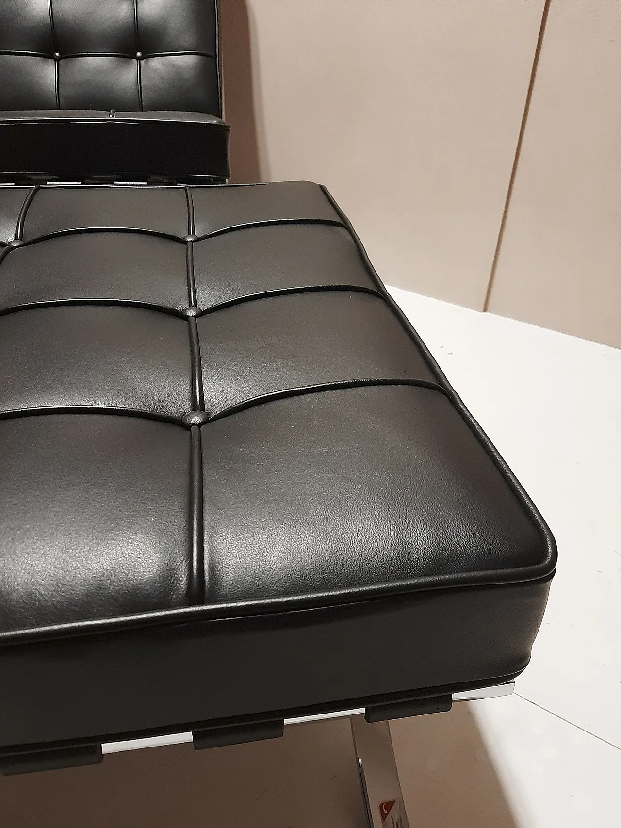 Barcellona Relax armchair by Knoll in black Venezia leather, 2000s 45