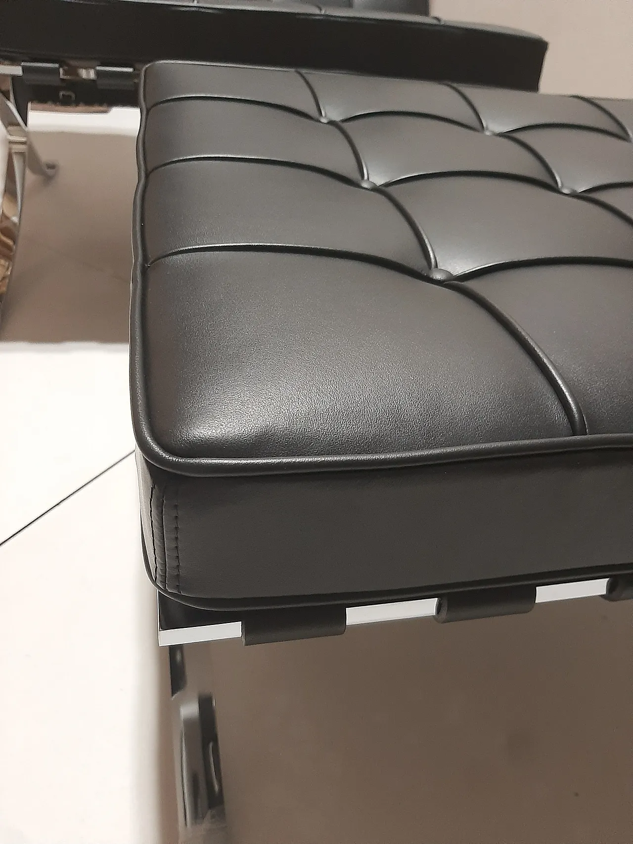 Barcellona Relax armchair by Knoll in black Venezia leather, 2000s 46