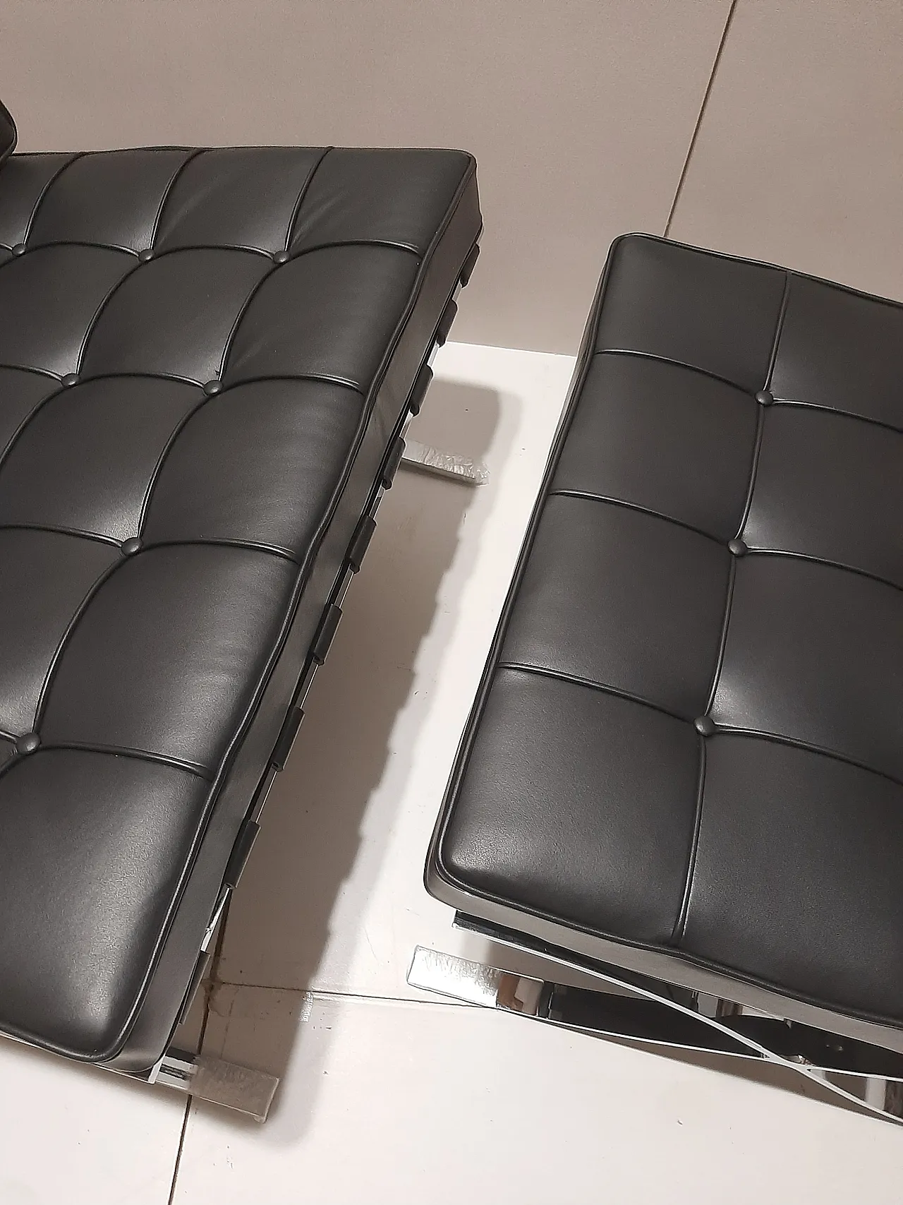 Barcellona Relax armchair by Knoll in black Venezia leather, 2000s 66