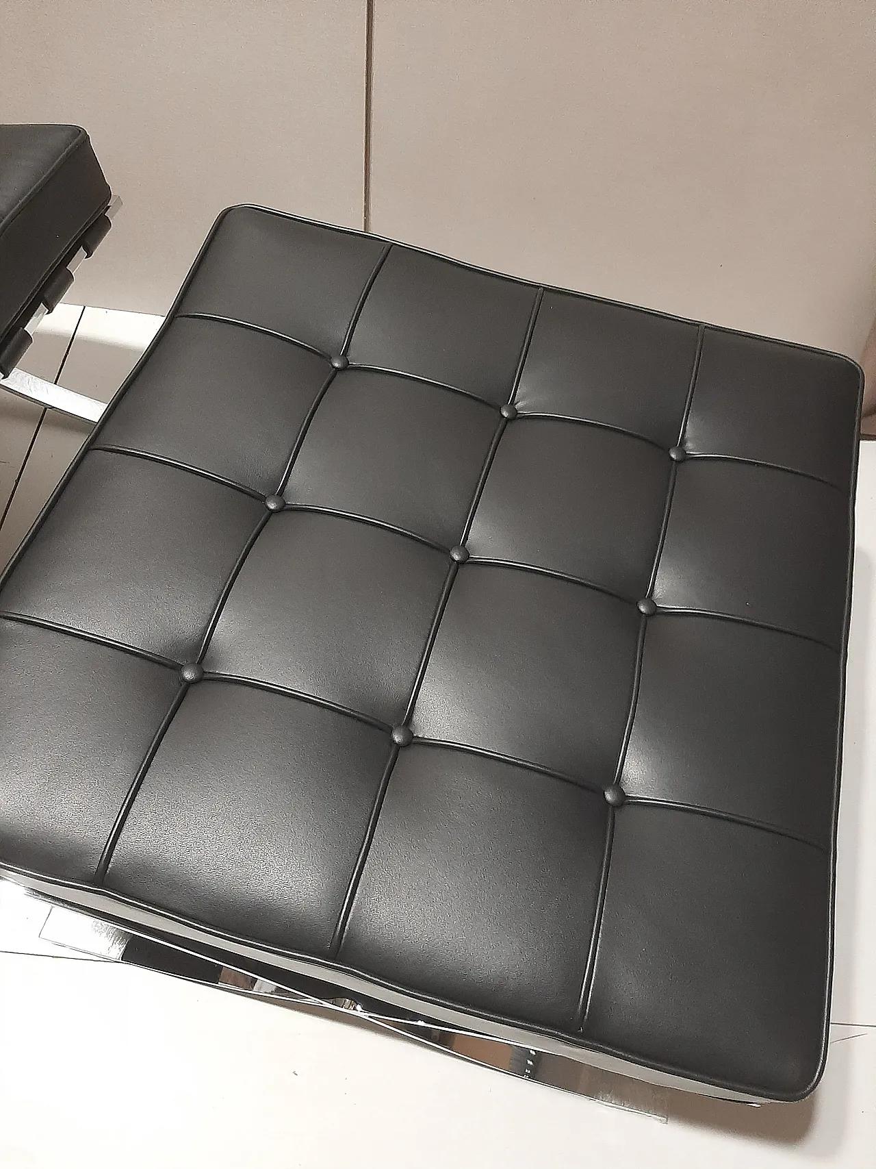 Barcellona Relax armchair by Knoll in black Venezia leather, 2000s 69