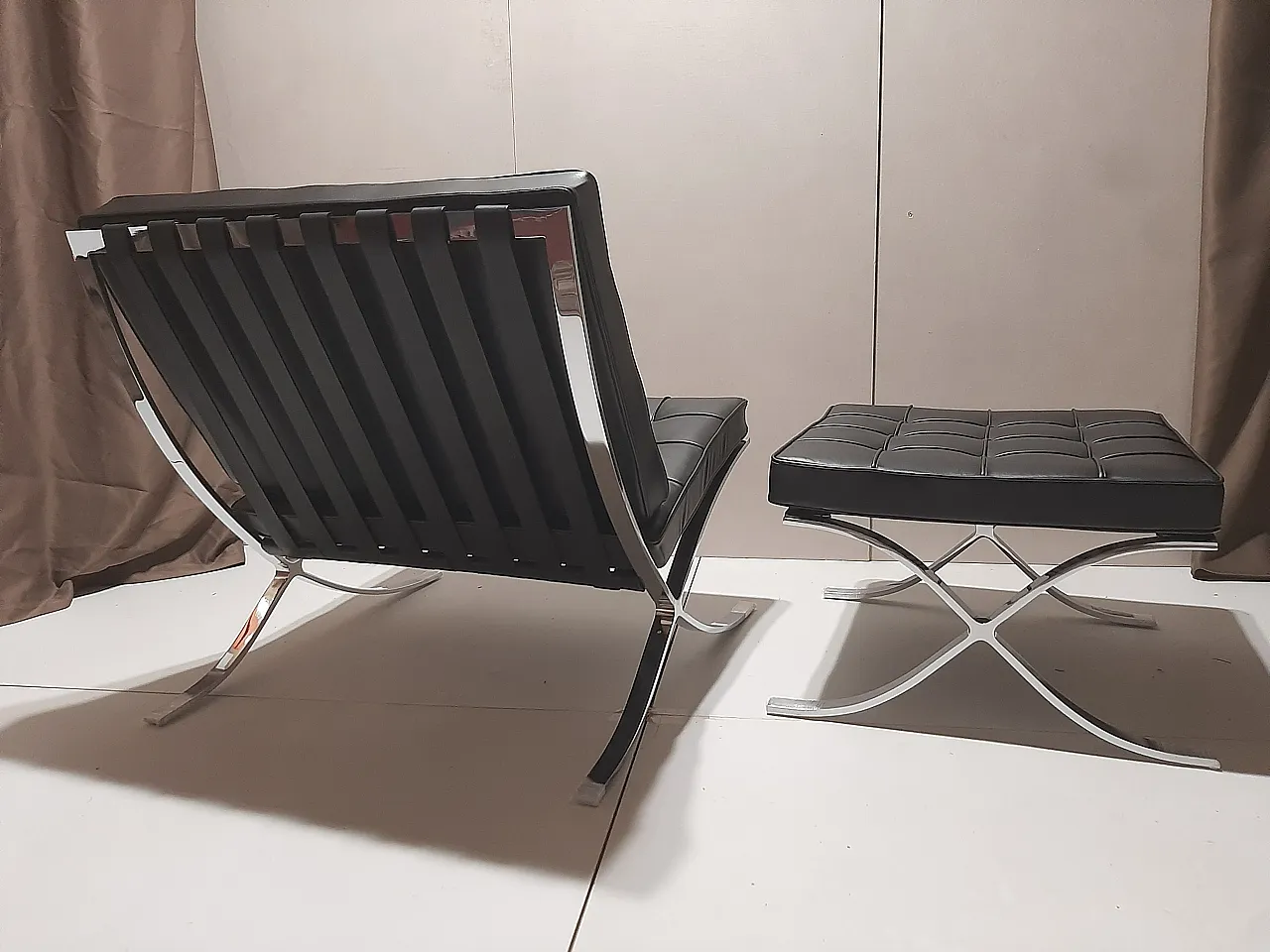 Barcellona Relax armchair by Knoll in black Venezia leather, 2000s 89