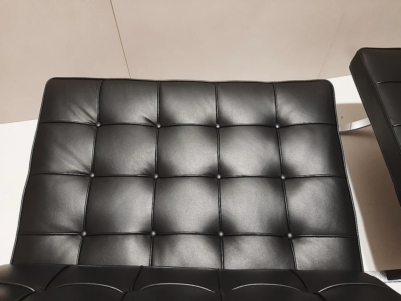 Barcellona Relax armchair by Knoll in black Venezia leather, 2000s 90