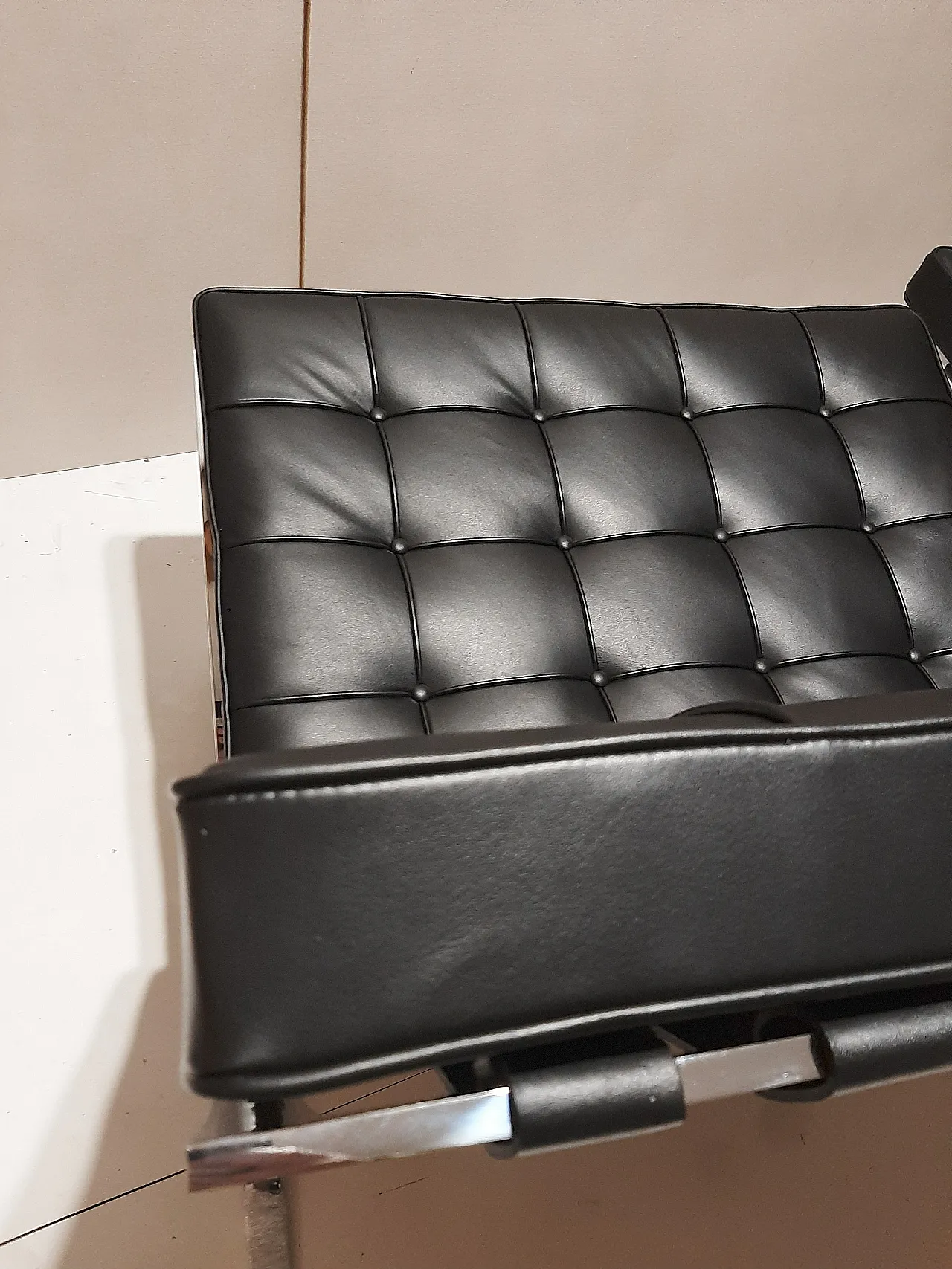 Barcellona Relax armchair by Knoll in black Venezia leather, 2000s 91