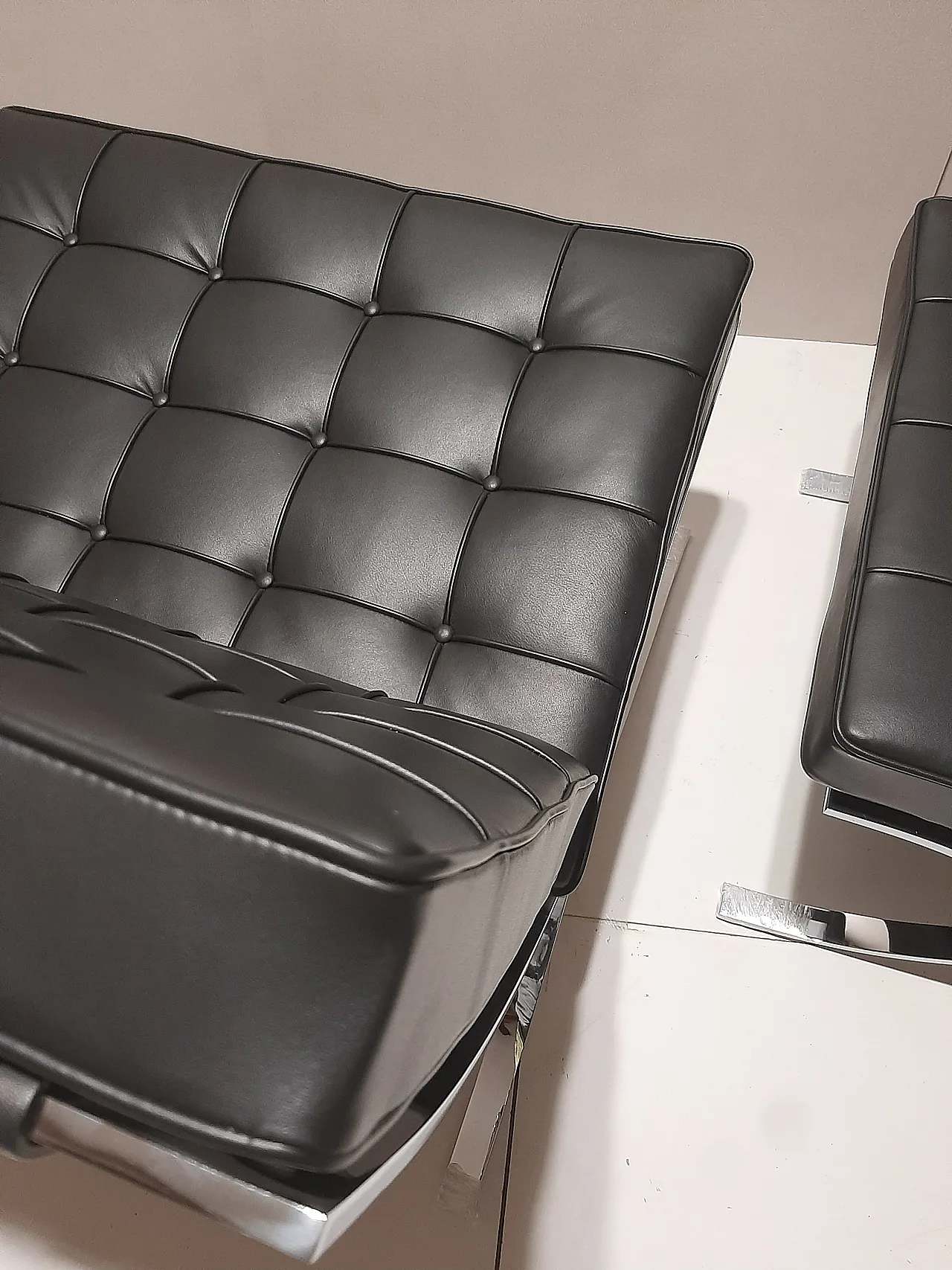 Barcellona Relax armchair by Knoll in black Venezia leather, 2000s 92