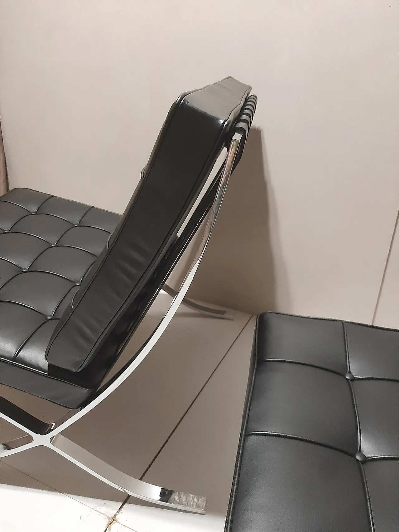 Barcellona Relax armchair by Knoll in black Venezia leather, 2000s 100