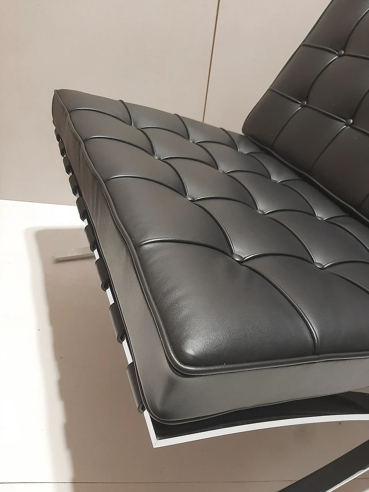 Barcellona Relax armchair by Knoll in black Venezia leather, 2000s 101