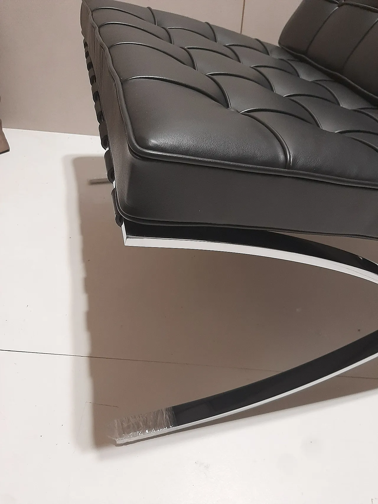 Barcellona Relax armchair by Knoll in black Venezia leather, 2000s 103