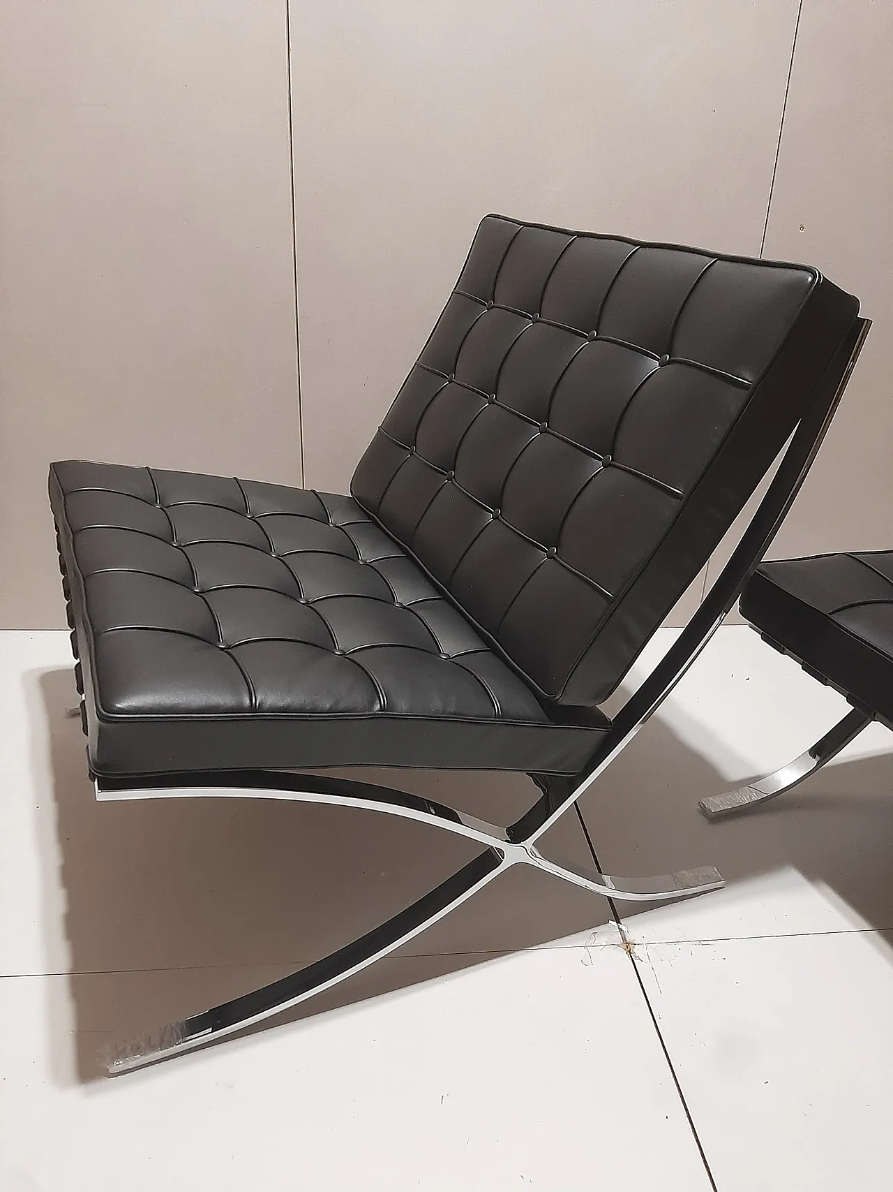 Barcellona Relax armchair by Knoll in black Venezia leather, 2000s 105