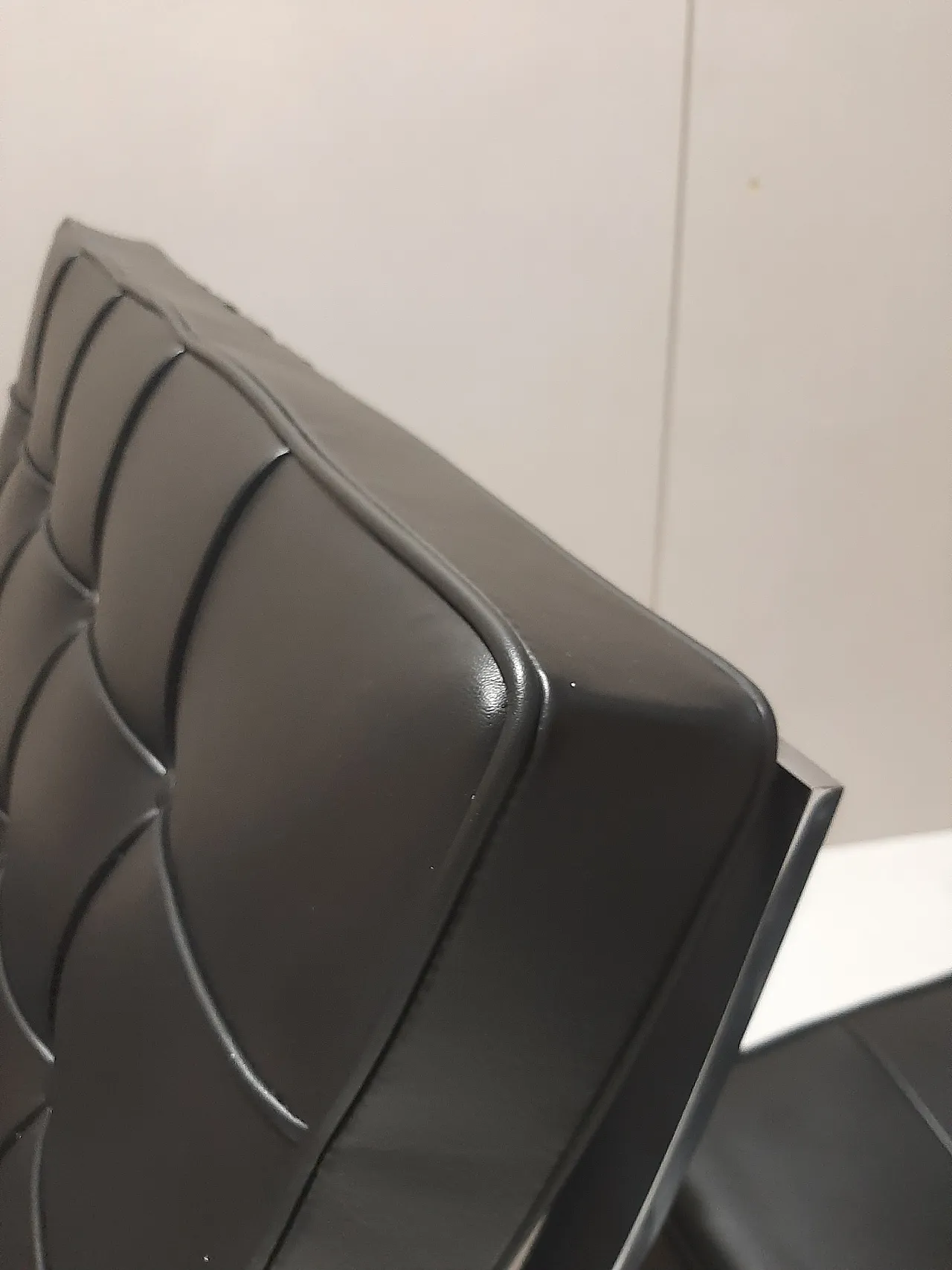 Barcellona Relax armchair by Knoll in black Venezia leather, 2000s 108