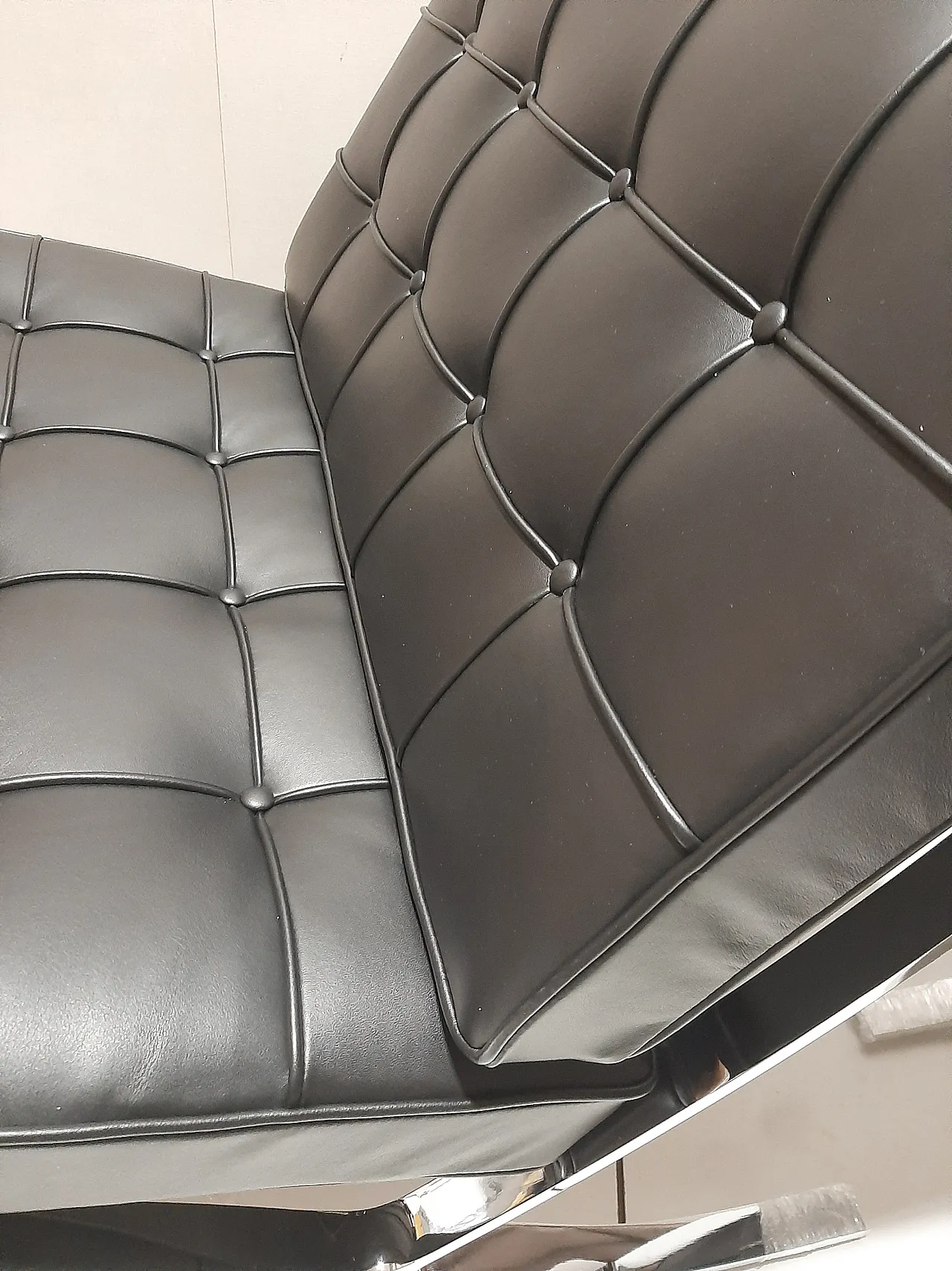 Barcellona Relax armchair by Knoll in black Venezia leather, 2000s 109