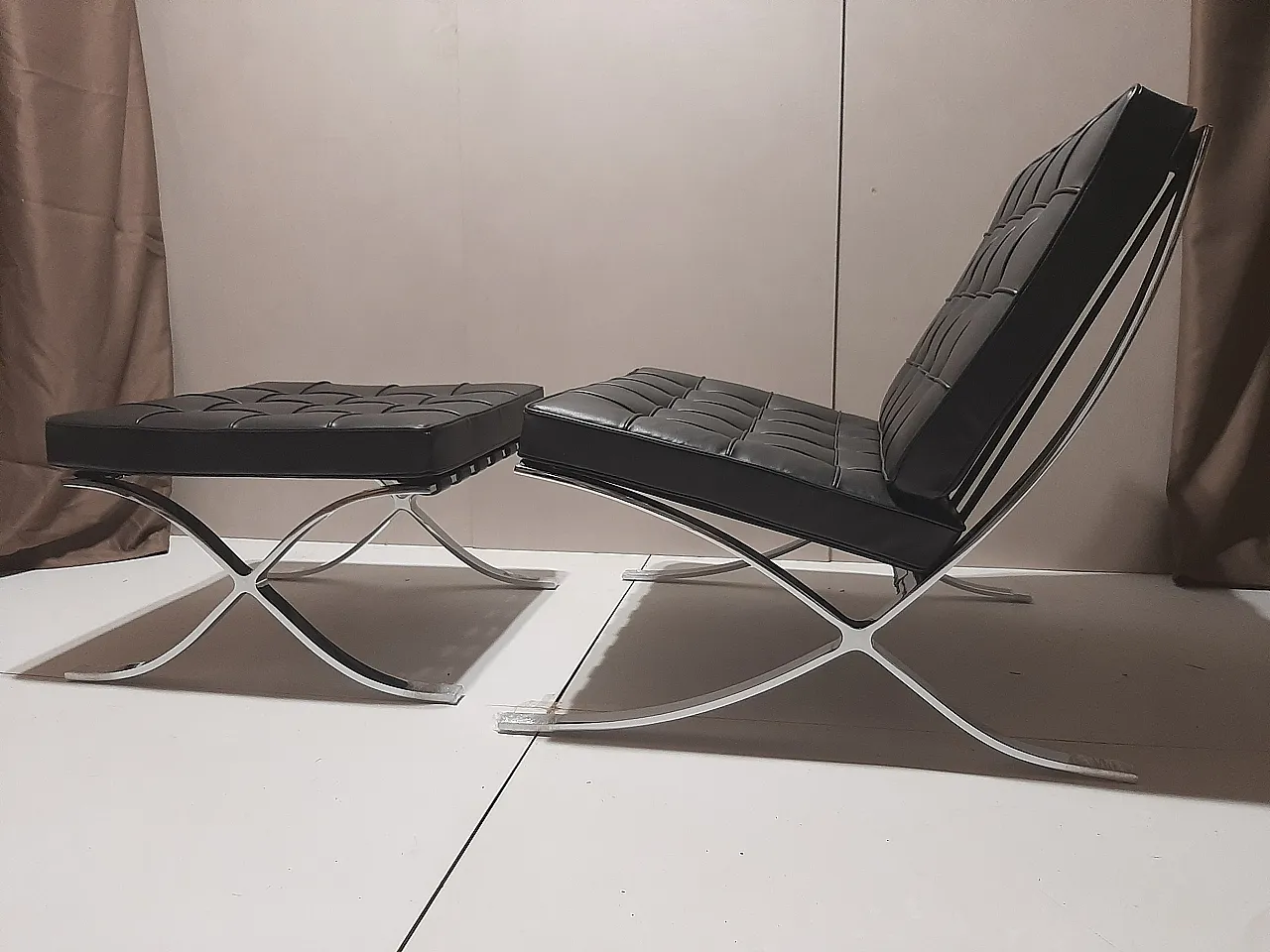 Barcellona Relax armchair by Knoll in black Venezia leather, 2000s 113