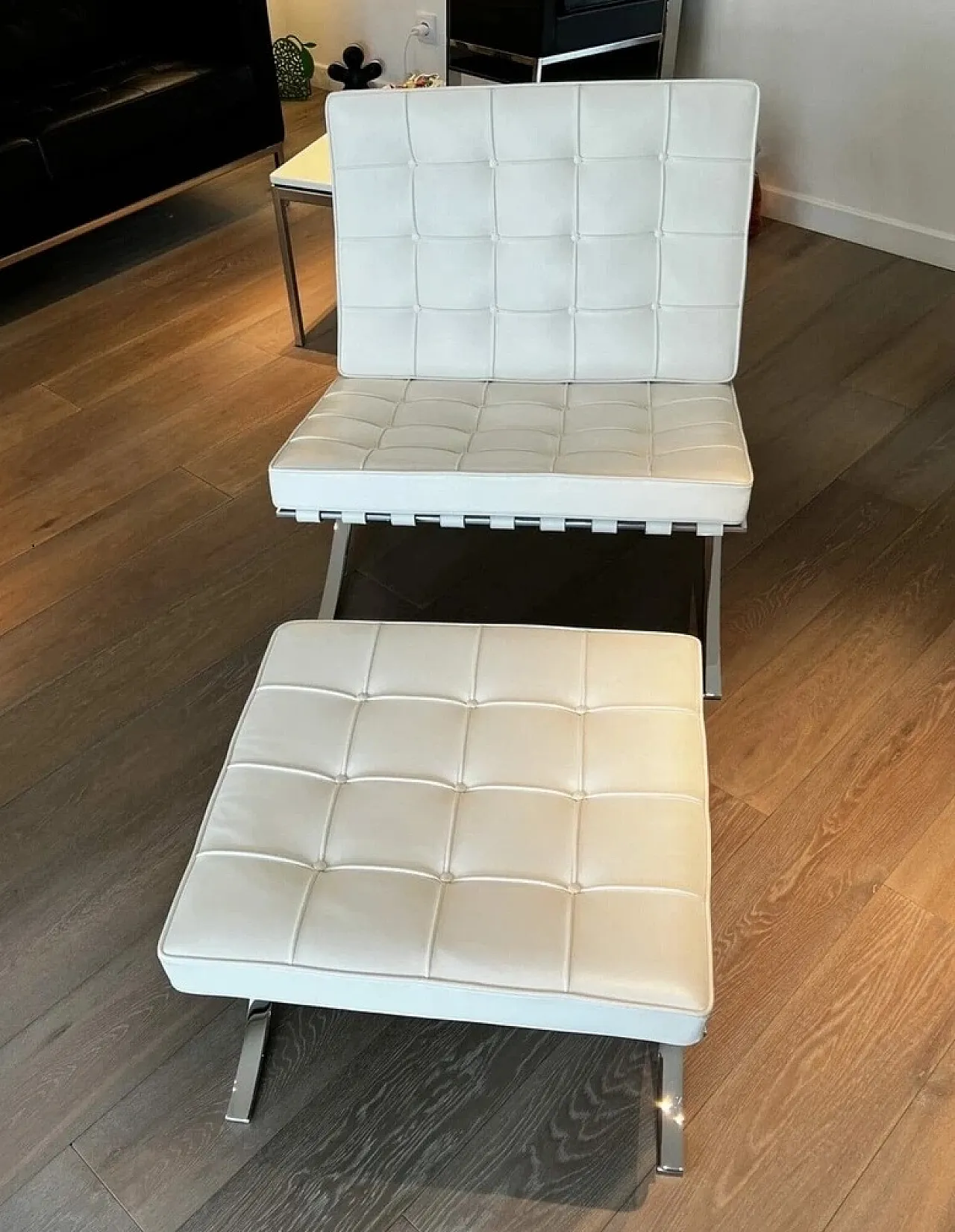 Barcelona Relax armchair  white Venezia leather, 2000s 9