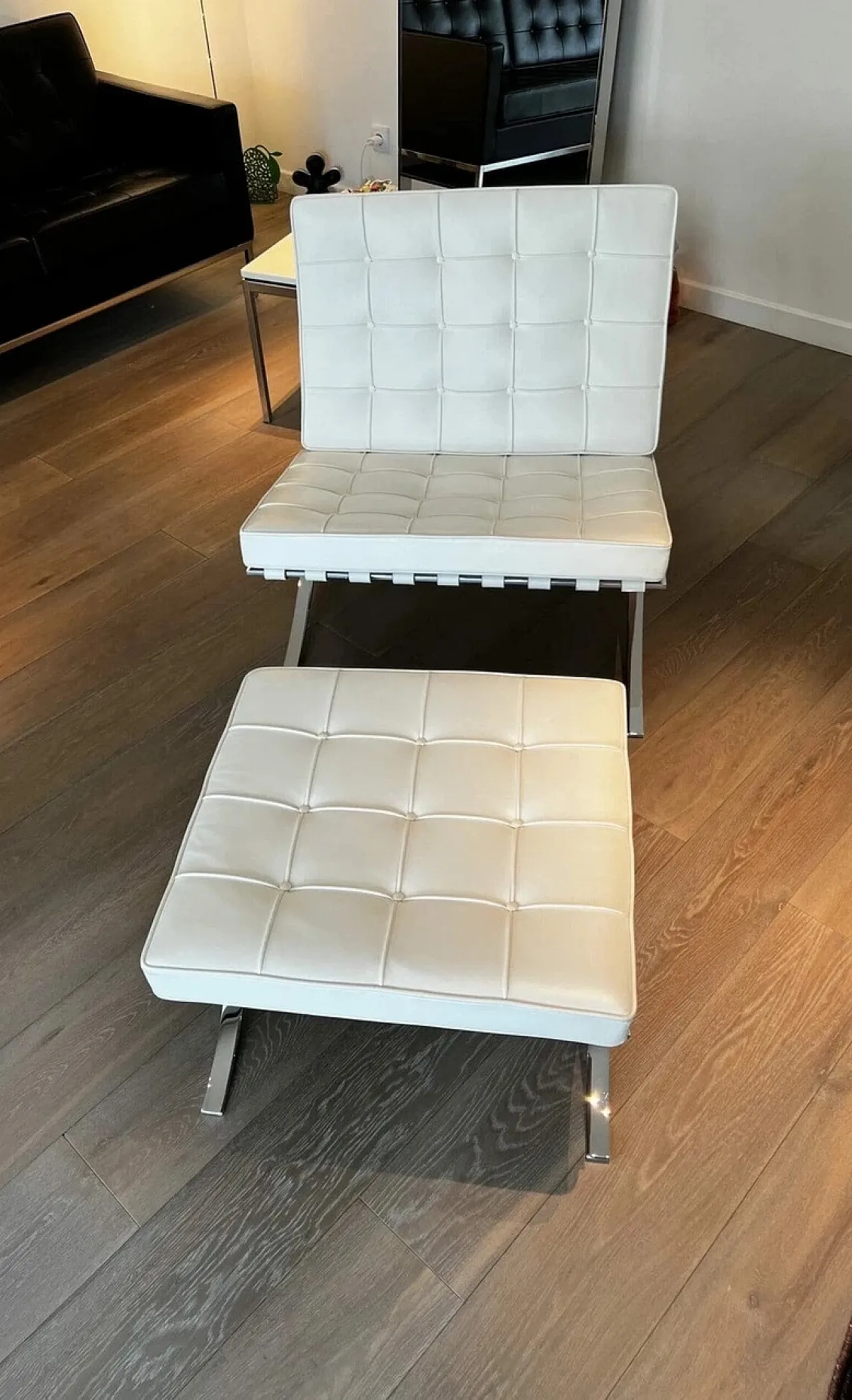 Barcelona Relax armchair  white Venezia leather, 2000s 11